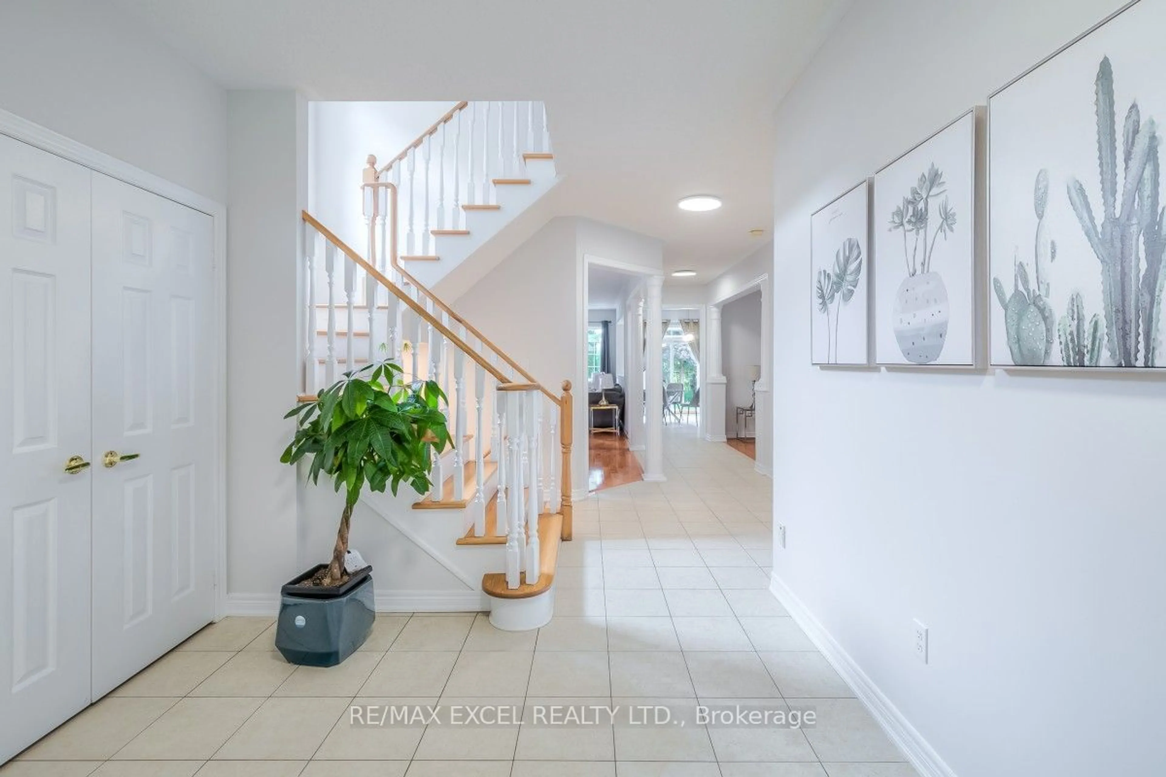 Indoor foyer for 3 Nevis Dr, Markham Ontario L6B 0B8