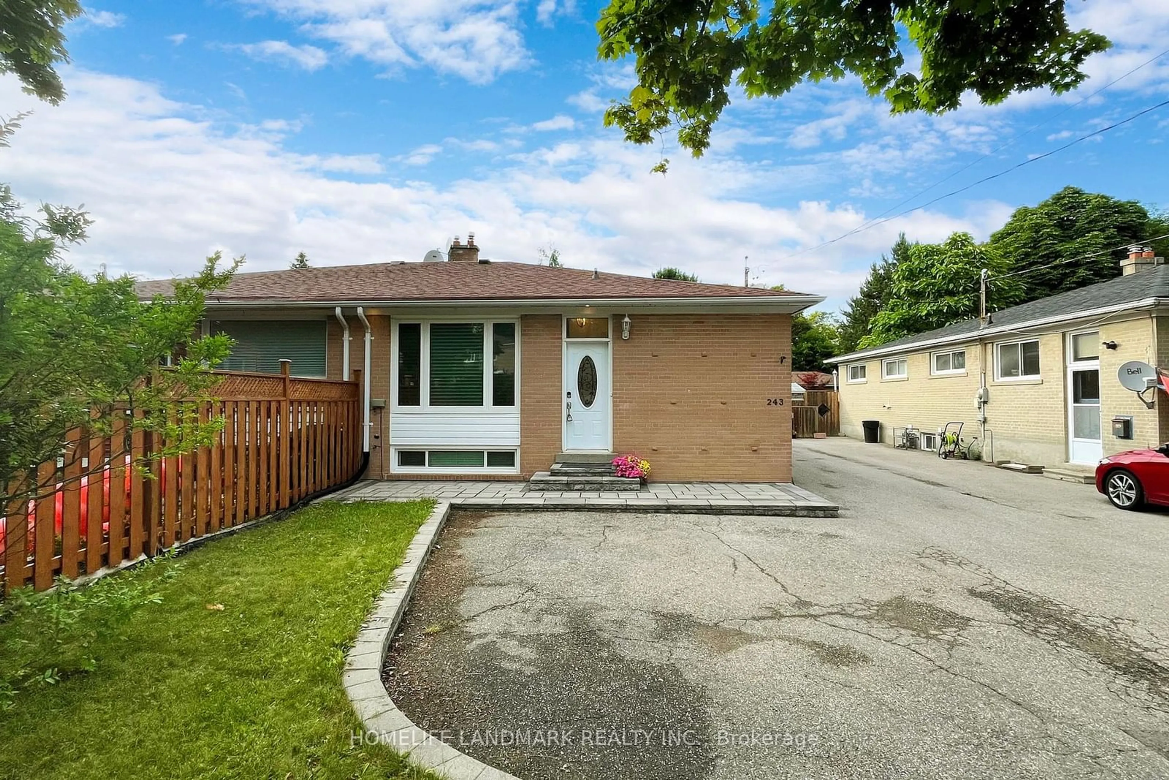 Frontside or backside of a home for 243 Taylor Mills Dr, Richmond Hill Ontario L4C 2S7