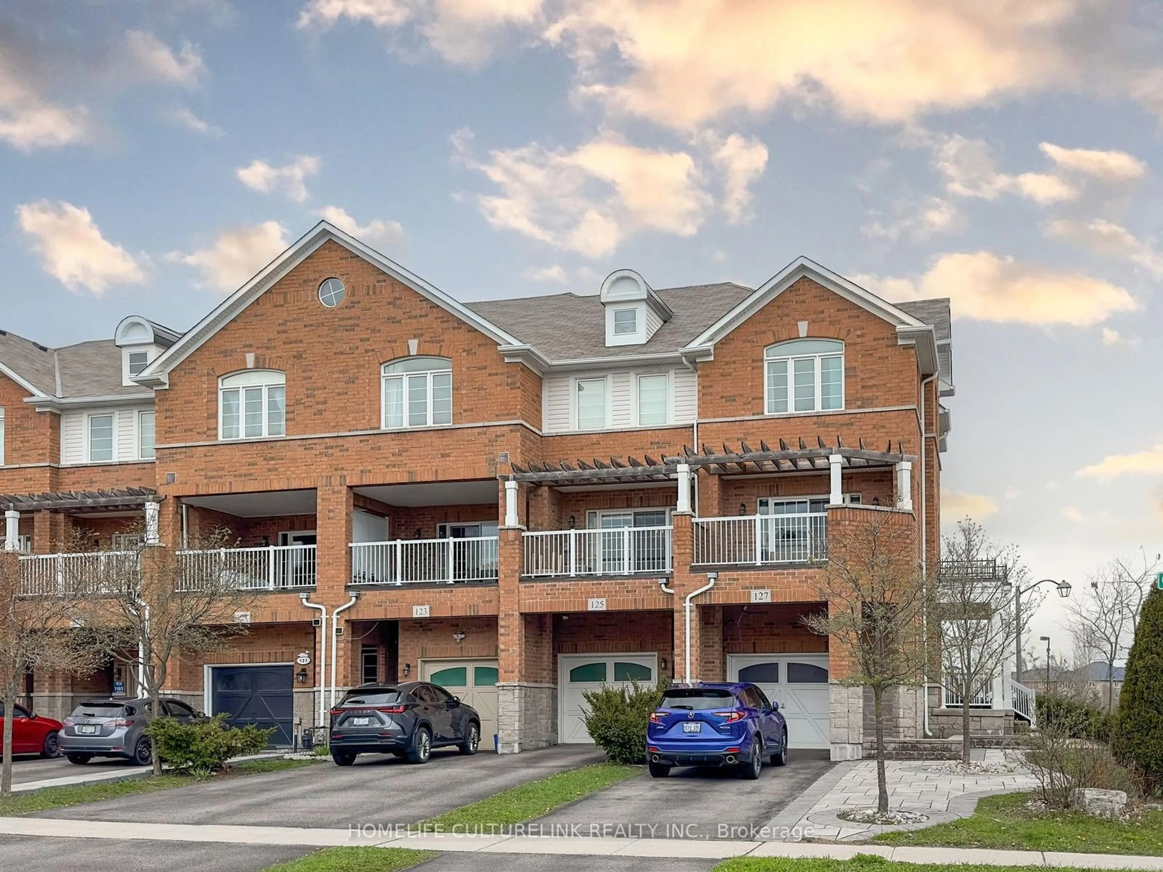 A pic from exterior of the house or condo for 125 Chokecherry Cres, Markham Ontario L6E 0J3