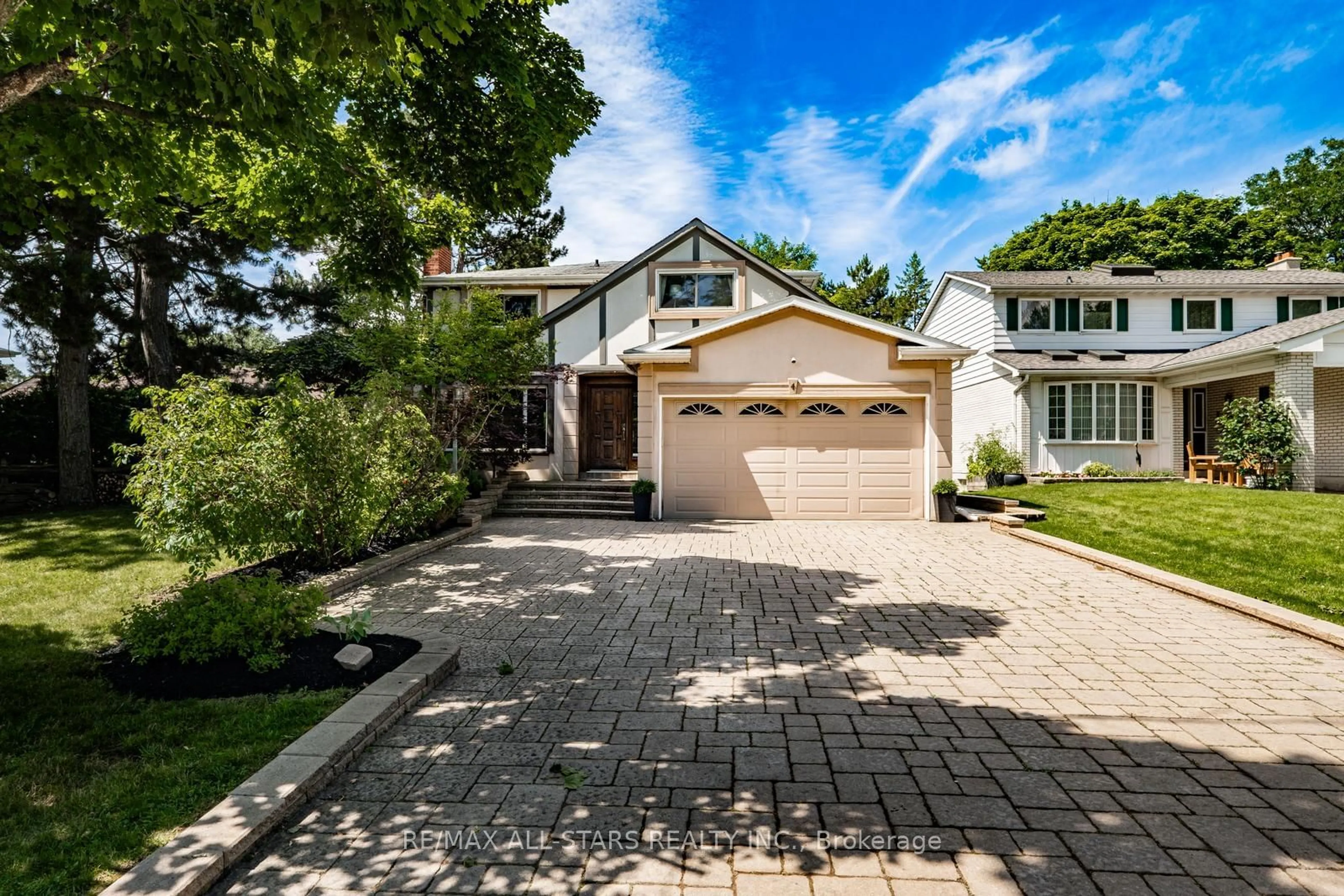 Frontside or backside of a home for 4 Castle Harbour Lane, Markham Ontario L3T 3A2