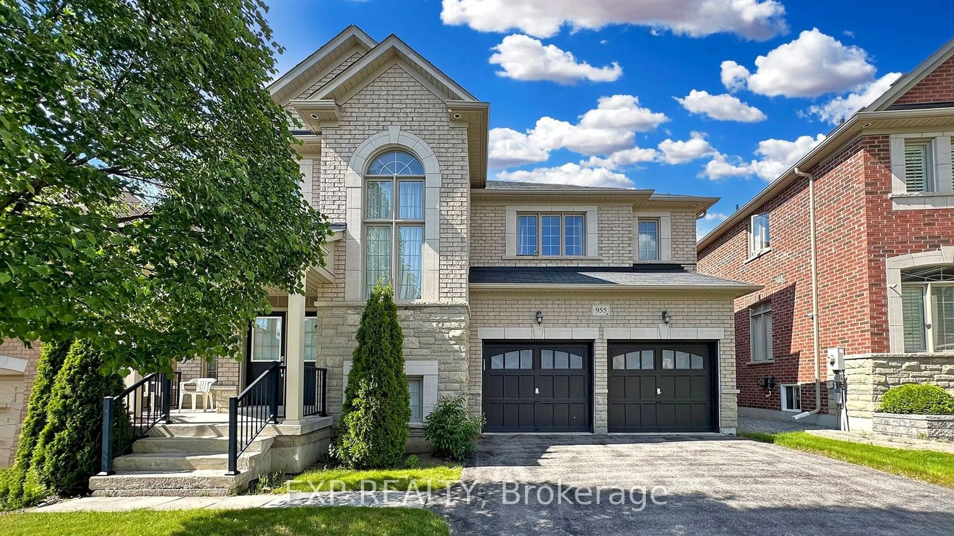 Home with brick exterior material for 955 Ernest cousins Circ, Newmarket Ontario L3X 0B7