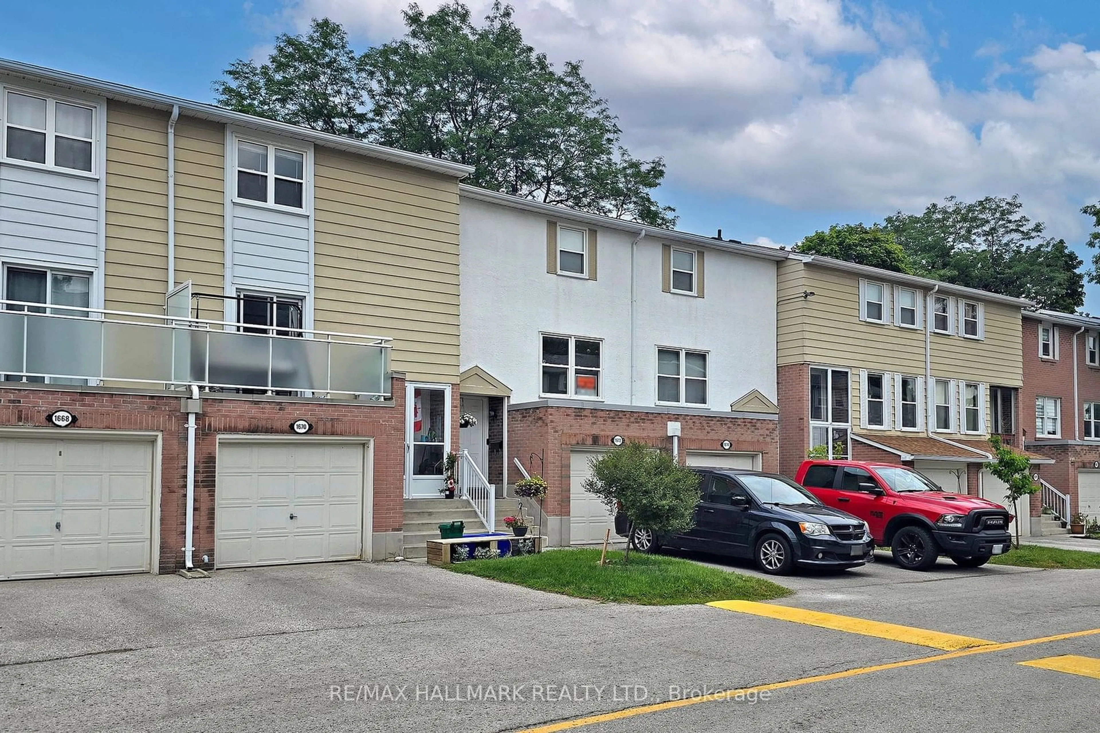 A pic from exterior of the house or condo for 1672 John St, Markham Ontario L3T 1Y9