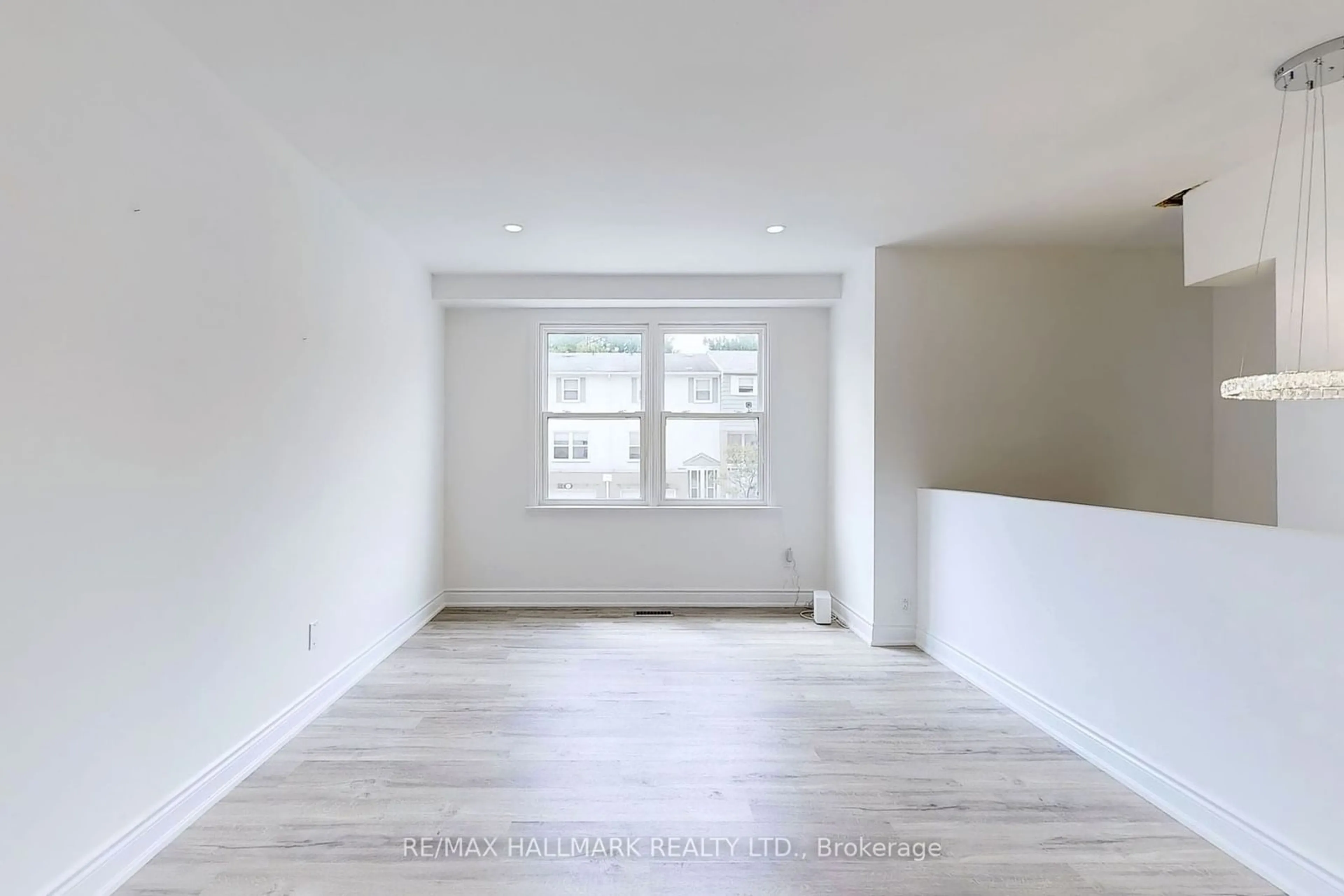 A pic of a room for 1672 John St, Markham Ontario L3T 1Y9