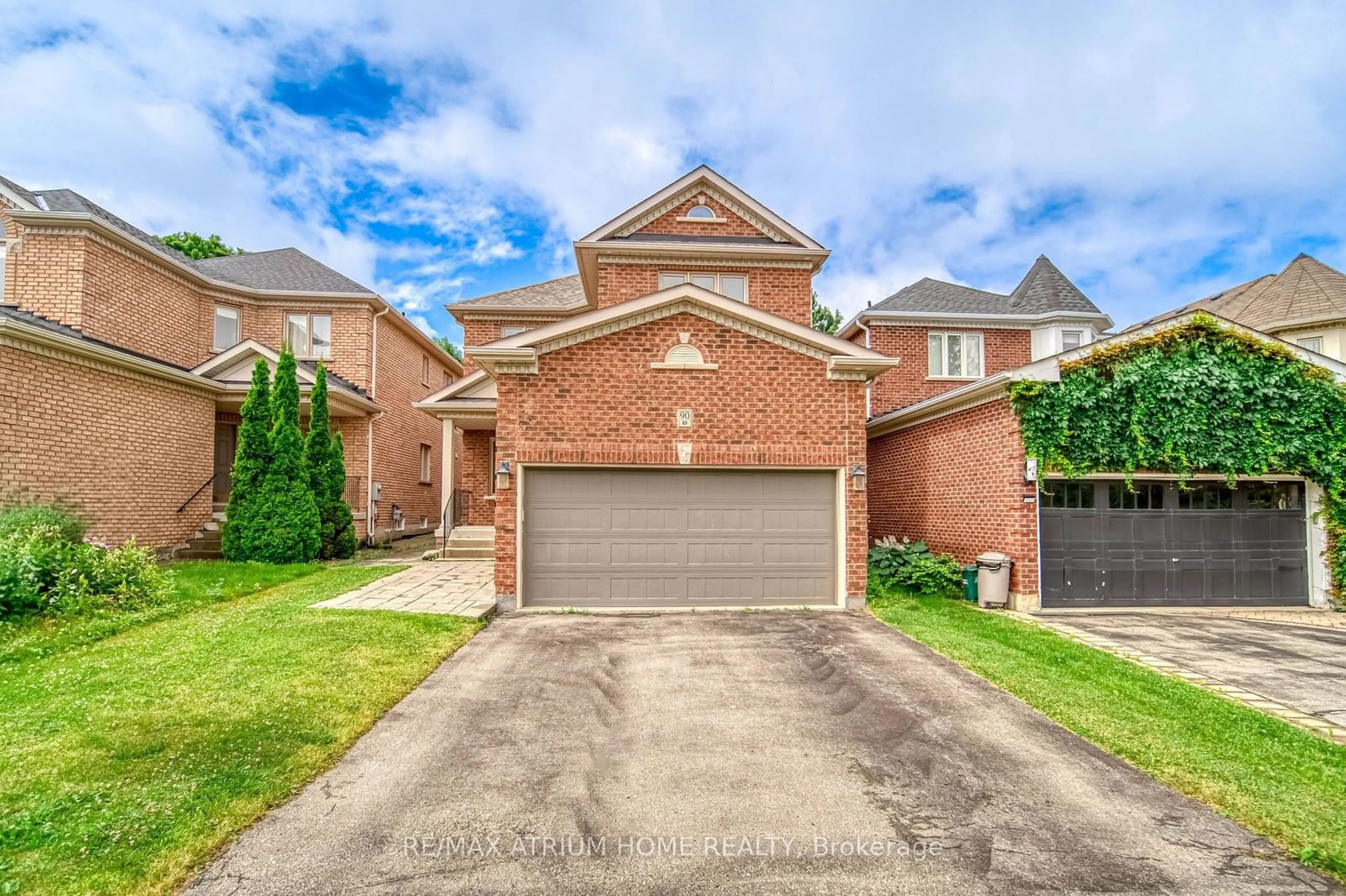 Frontside or backside of a home for 90 Eagle Peak Dr, Richmond Hill Ontario L4S 2G4