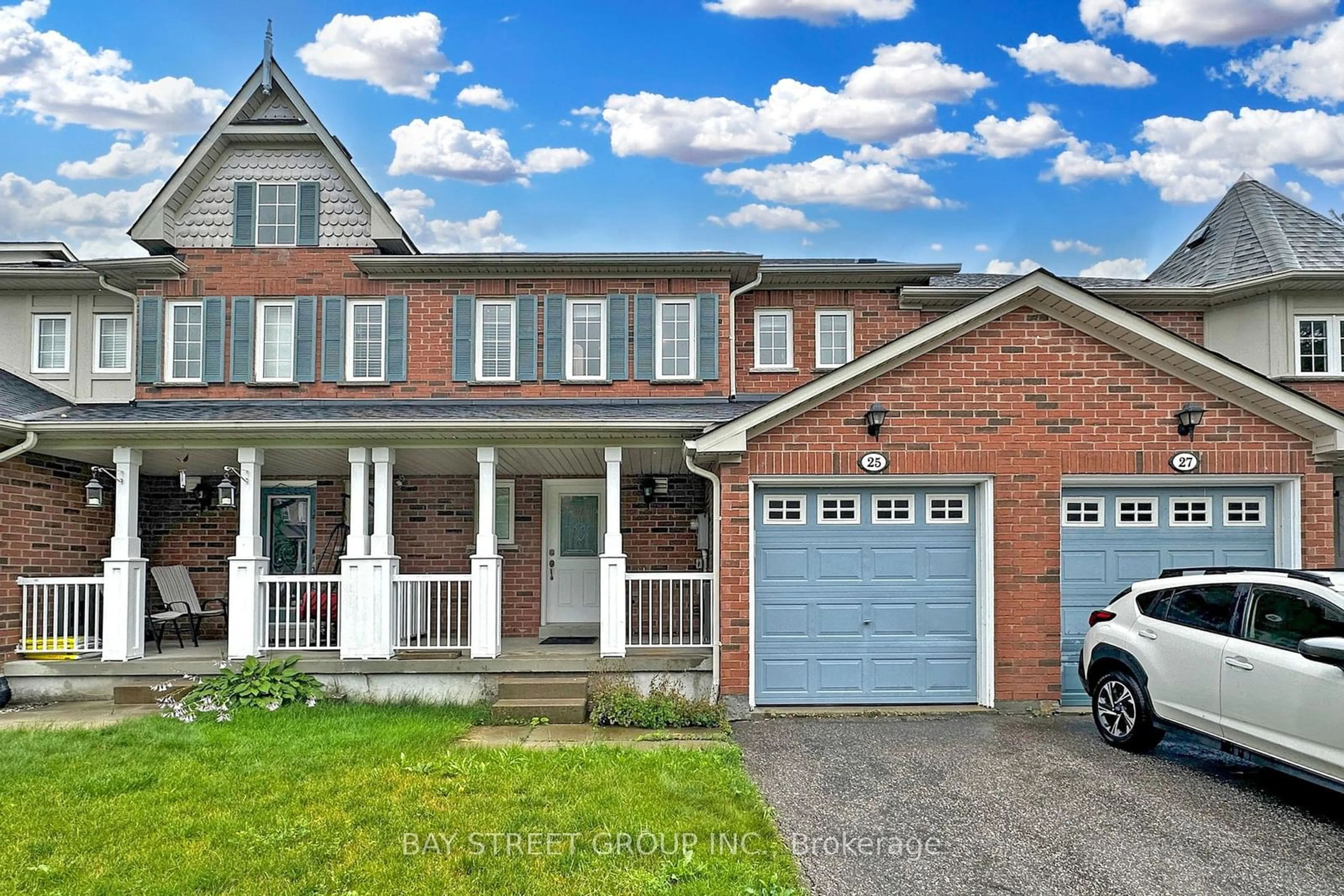 A pic from exterior of the house or condo for 25 Maple Ridge Cres, Markham Ontario L6E 1V3