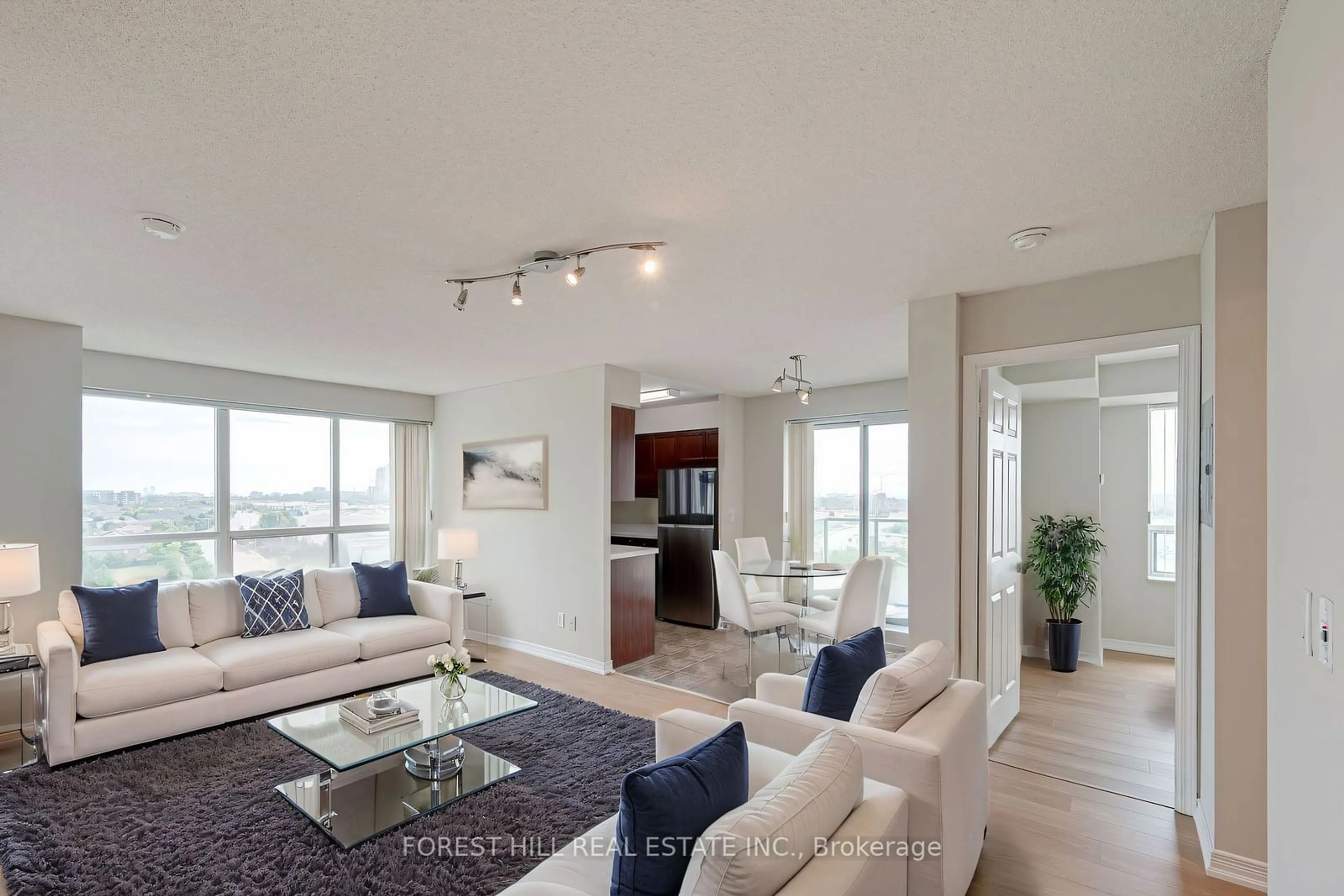 Living room for 11 Oneida Cres #1010, Richmond Hill Ontario L4B 0A1