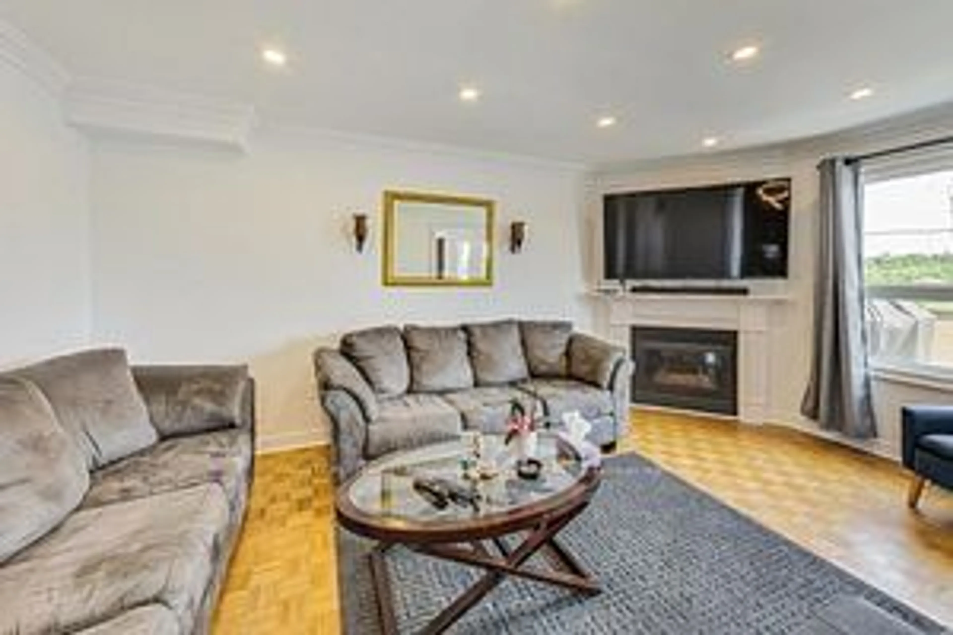 Living room for 125 Claremont Lane, Vaughan Ontario L4L 8Z8