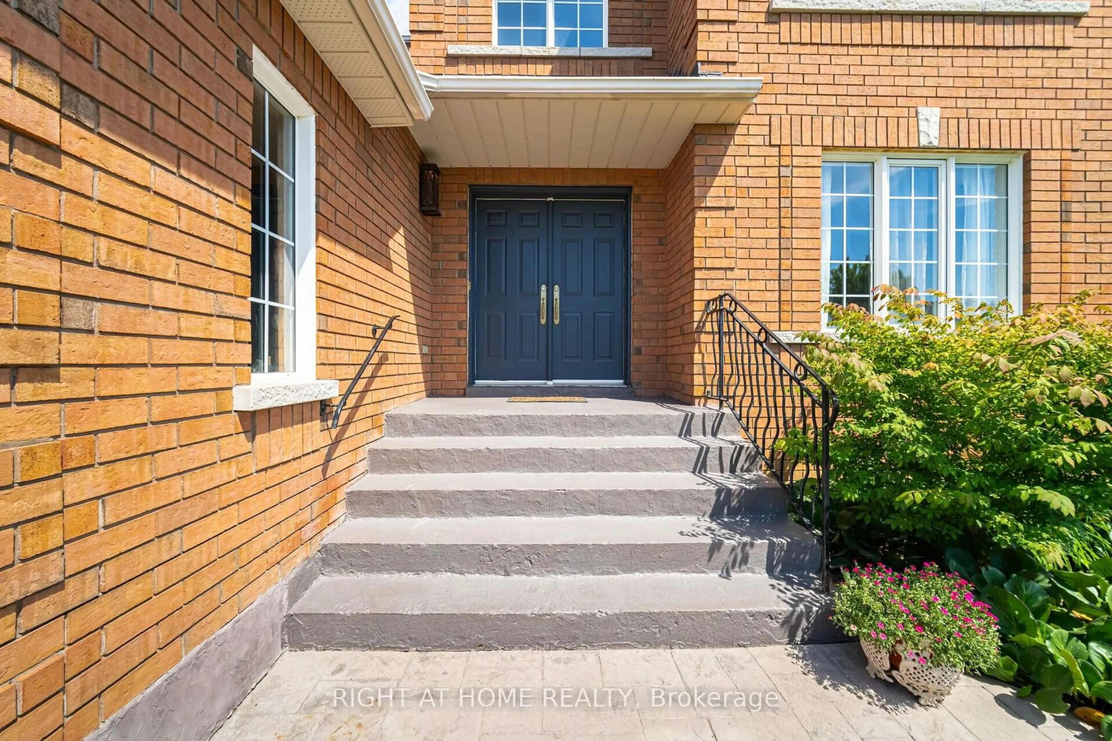 Home with brick exterior material for 46 Gidleigh Park Cres, Vaughan Ontario L4H 1J3