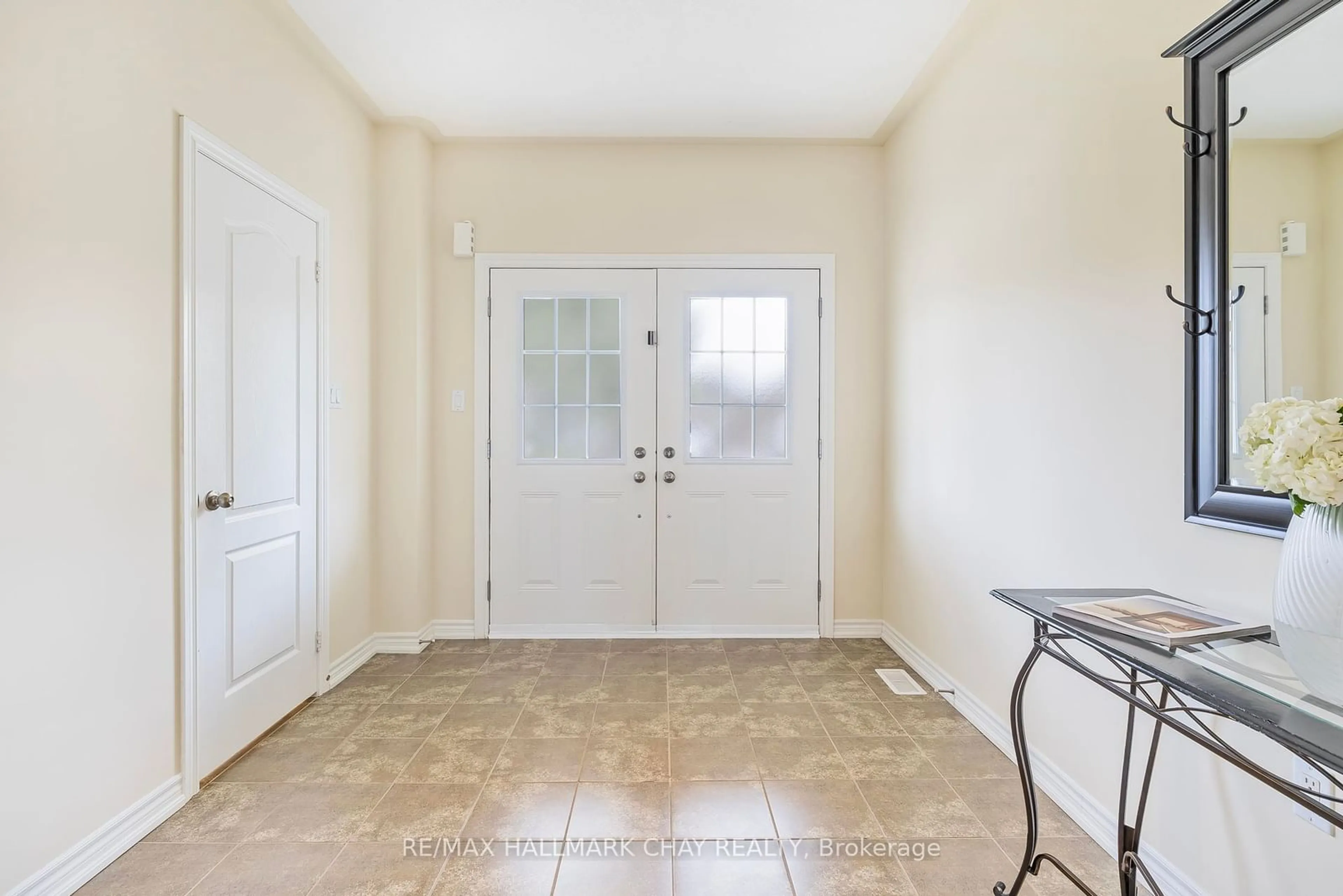 Indoor entryway for 73 Faris St, Bradford West Gwillimbury Ontario L3Z 0C5