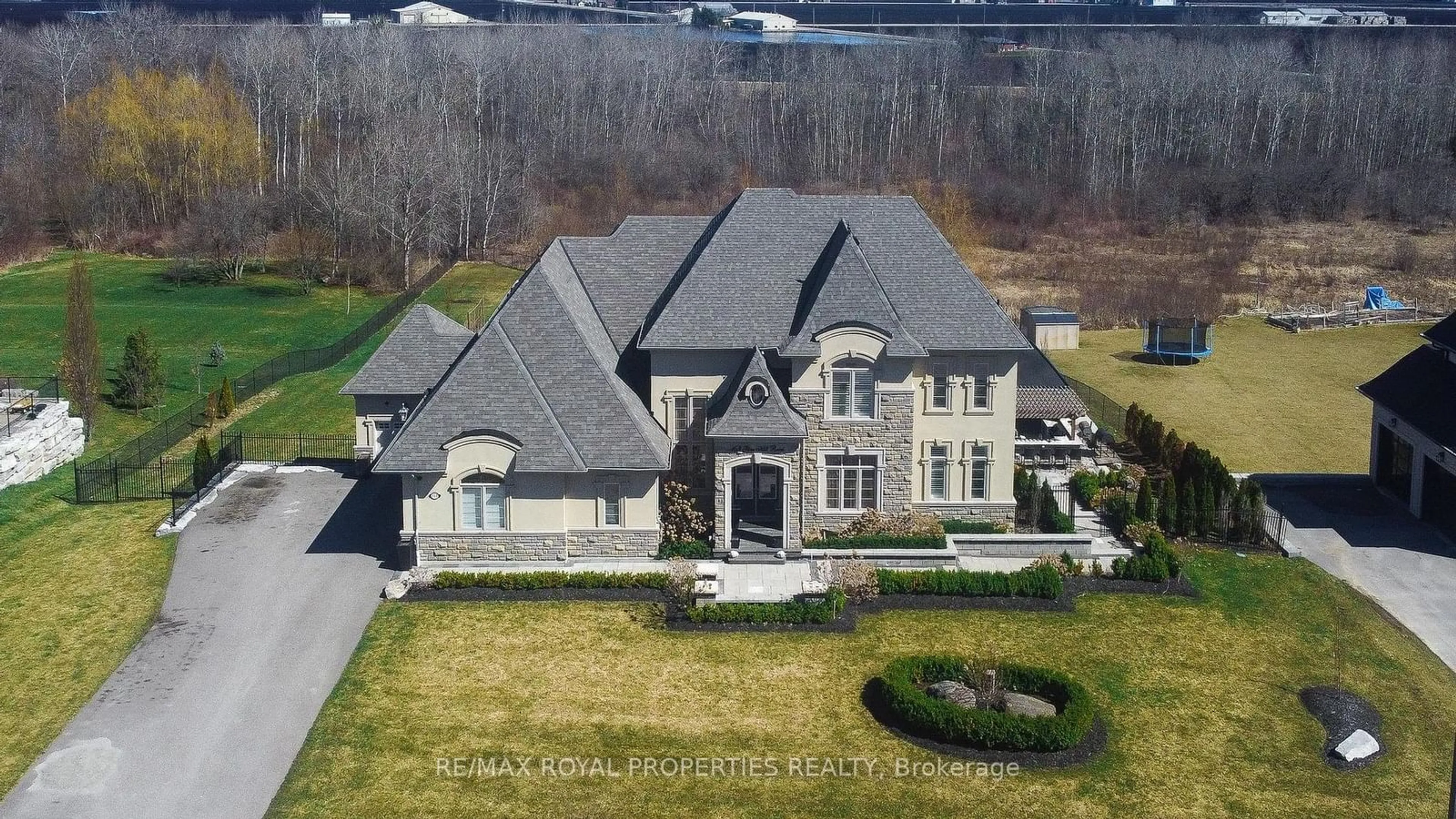 Frontside or backside of a home for 153 Pine Hill Rd, Bradford West Gwillimbury Ontario L3Z 0H1
