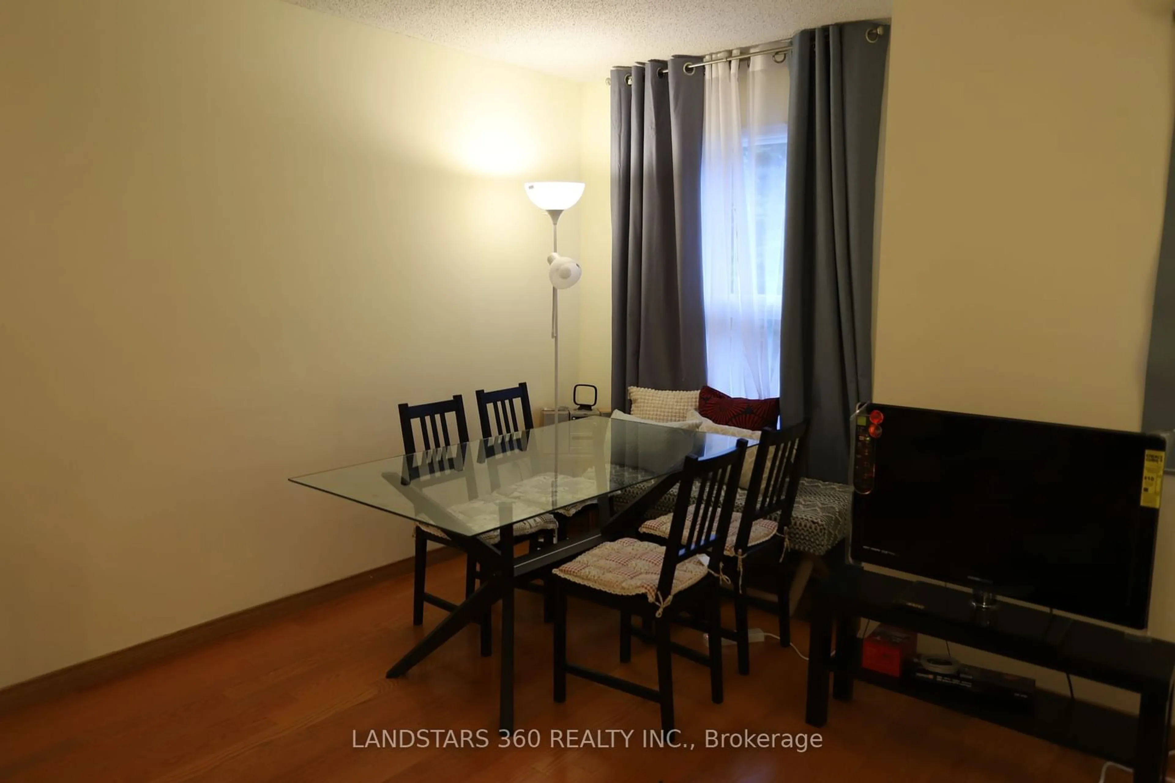 Dining room for 95 Weldrick Rd #70, Richmond Hill Ontario L4C 0H9