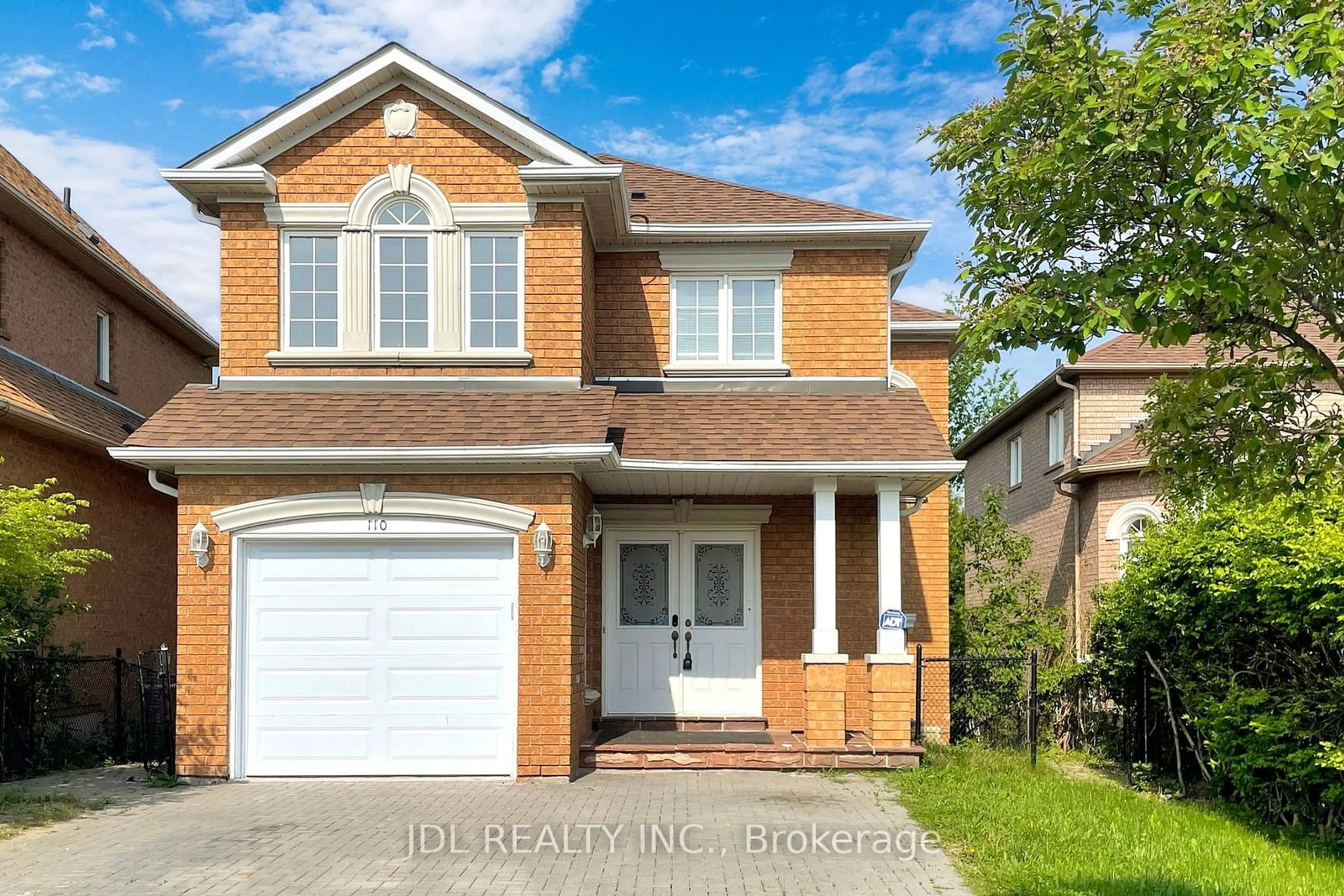 Frontside or backside of a home for 110 Holly Dr, Richmond Hill Ontario L4S 2R6