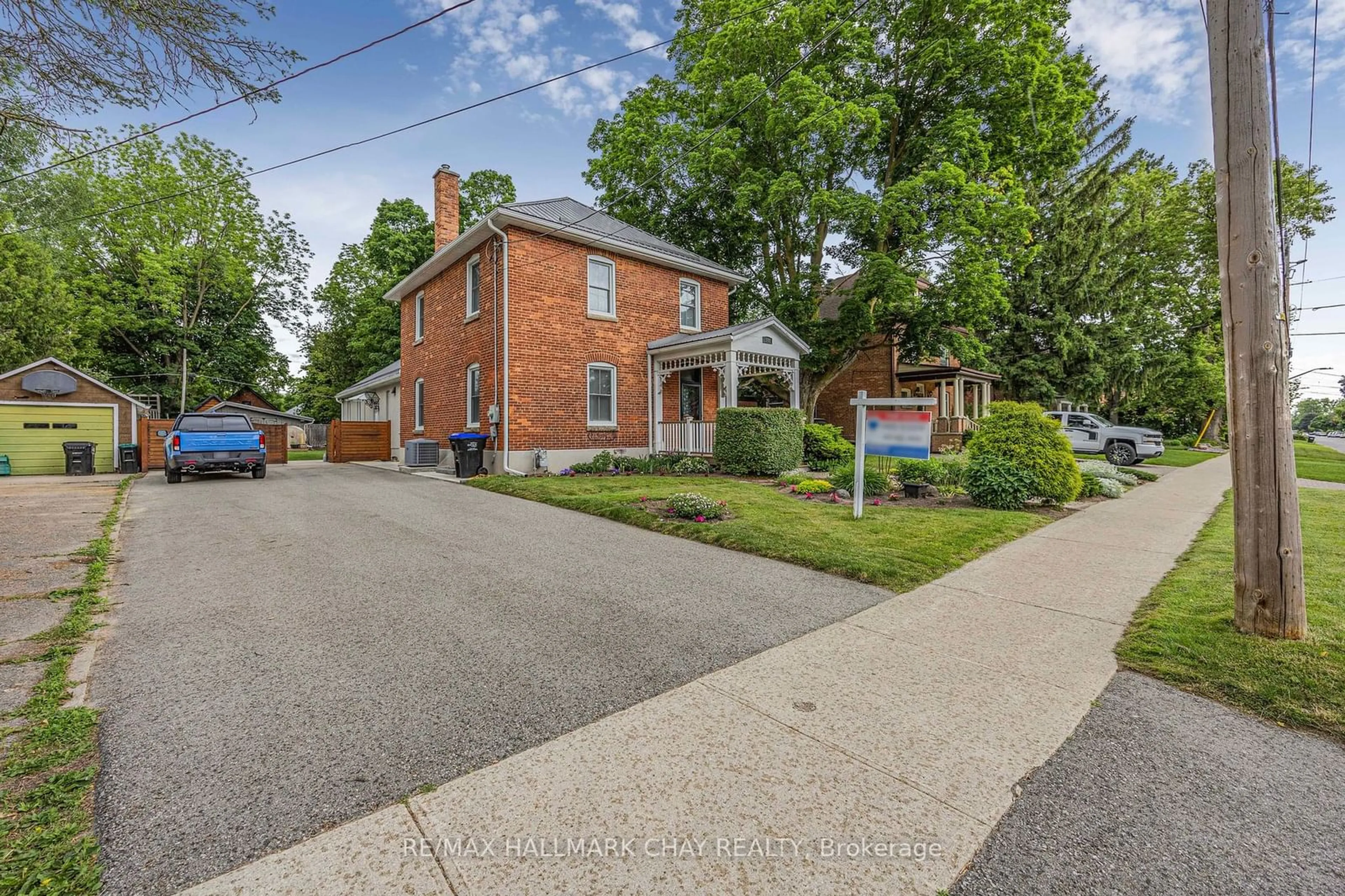 Street view for 100 Wellington St, New Tecumseth Ontario L9R 1J2