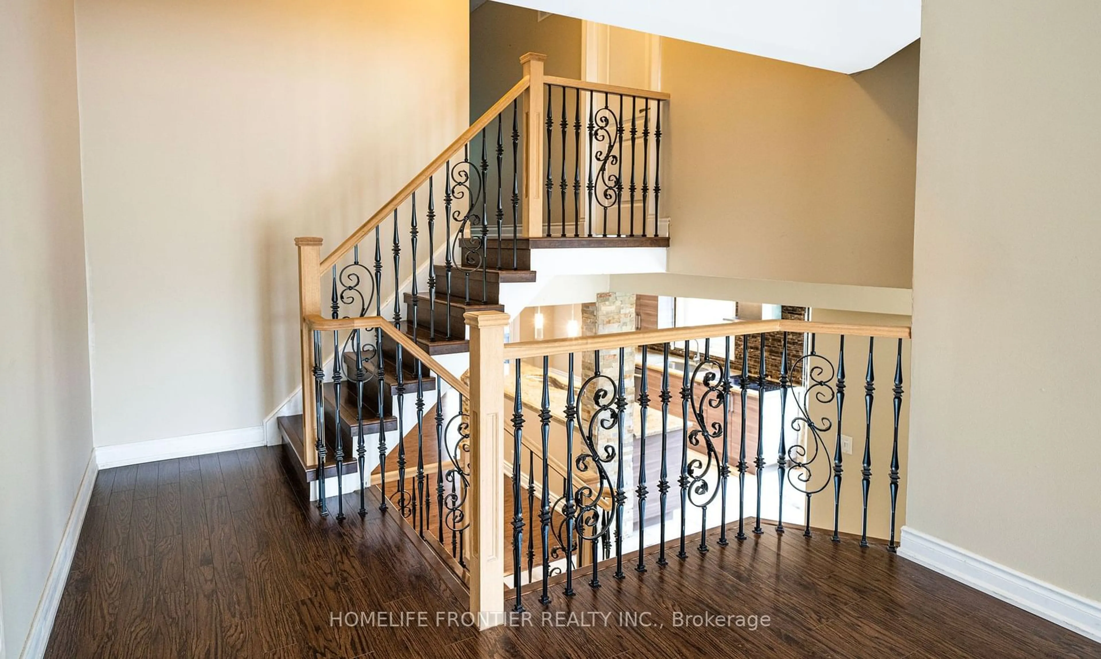 Indoor foyer for 197 Stephen St, Richmond Hill Ontario L4C 5N9