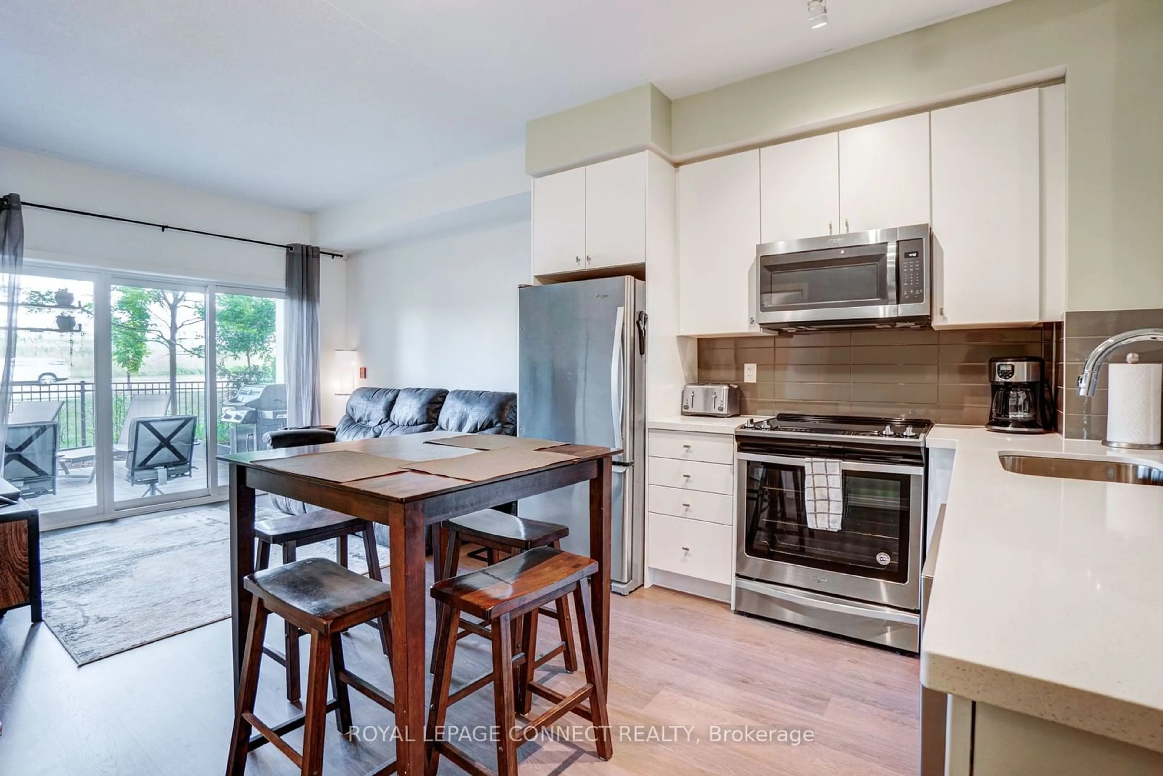 Contemporary kitchen for 555 William Graham Dr #116, Aurora Ontario L4G 7C4