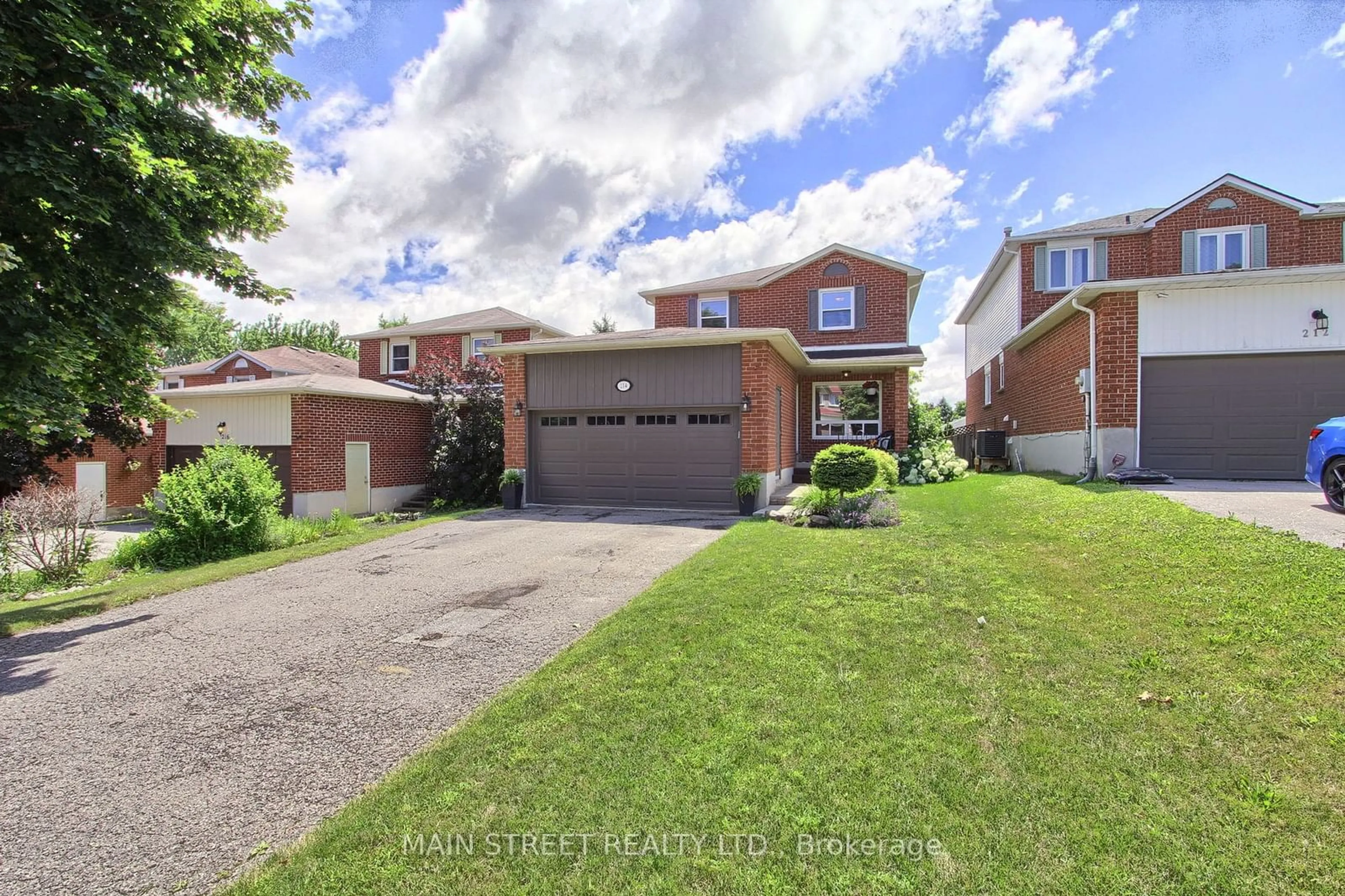 Frontside or backside of a home for 214 Billings Cres, Newmarket Ontario L3Y 7Y6