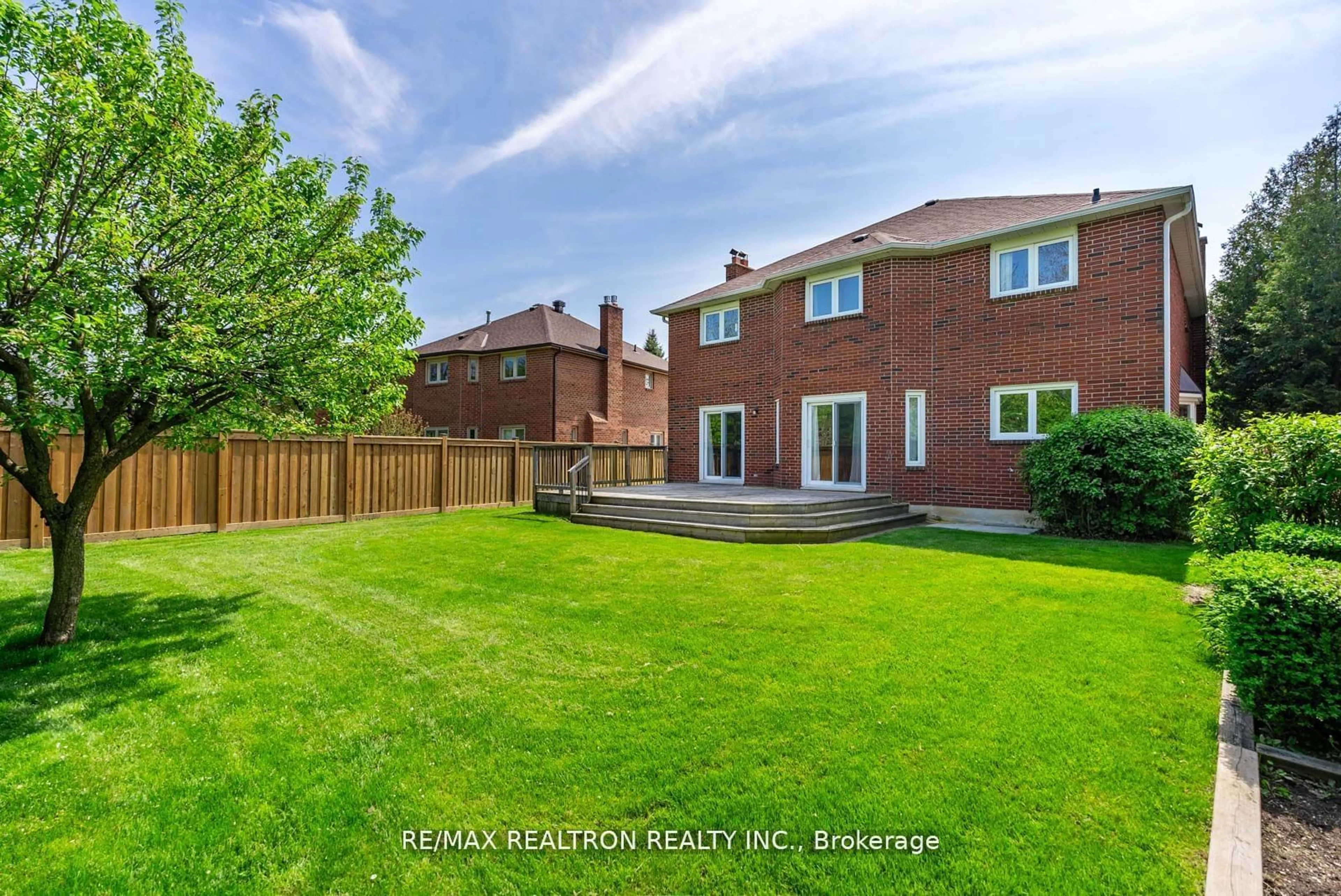 Frontside or backside of a home for 25 Hart St, Richmond Hill Ontario L4C 8X2