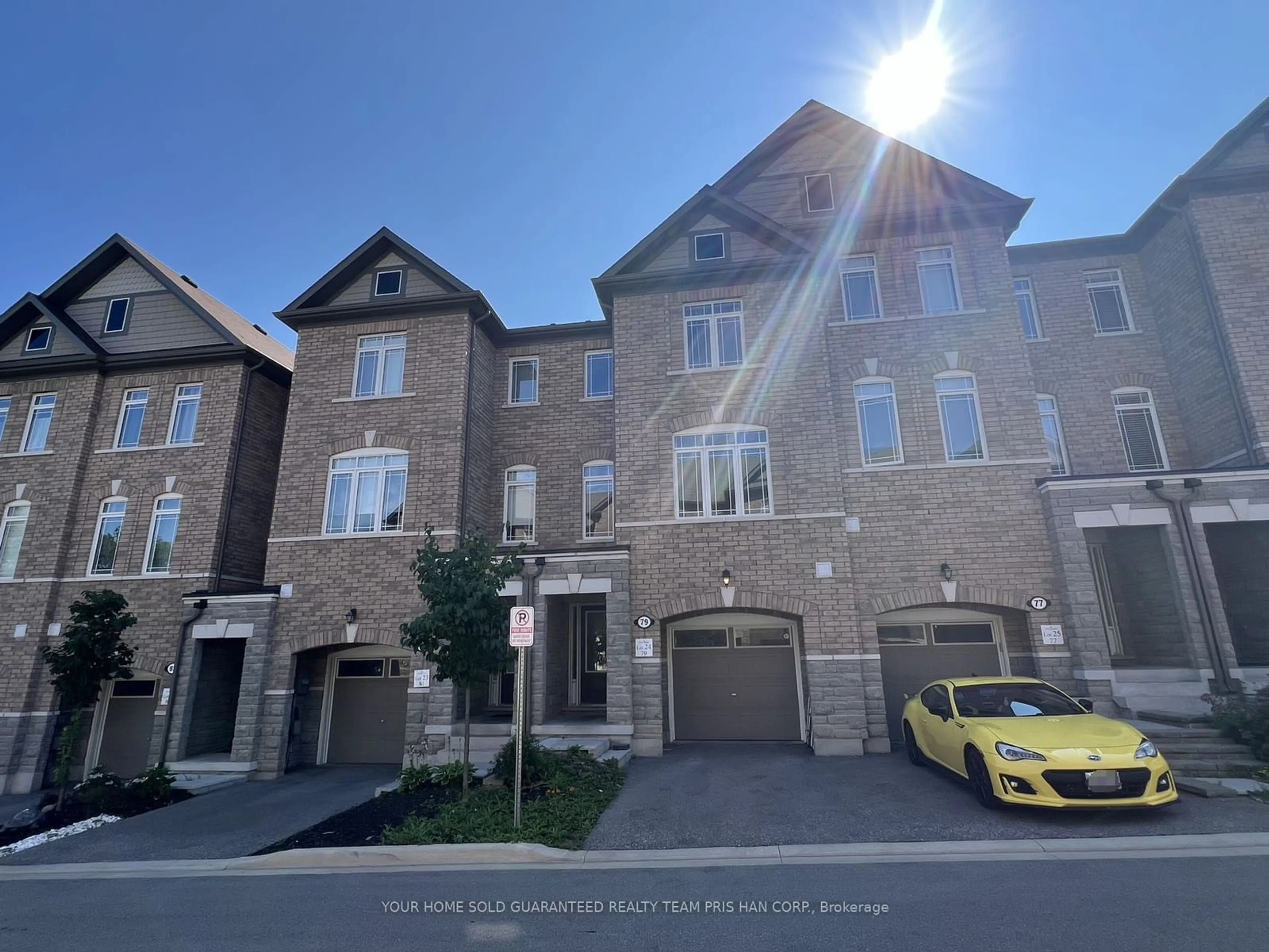 A pic from exterior of the house or condo for 79 Gordon Circ, Newmarket Ontario L3Y 0C9