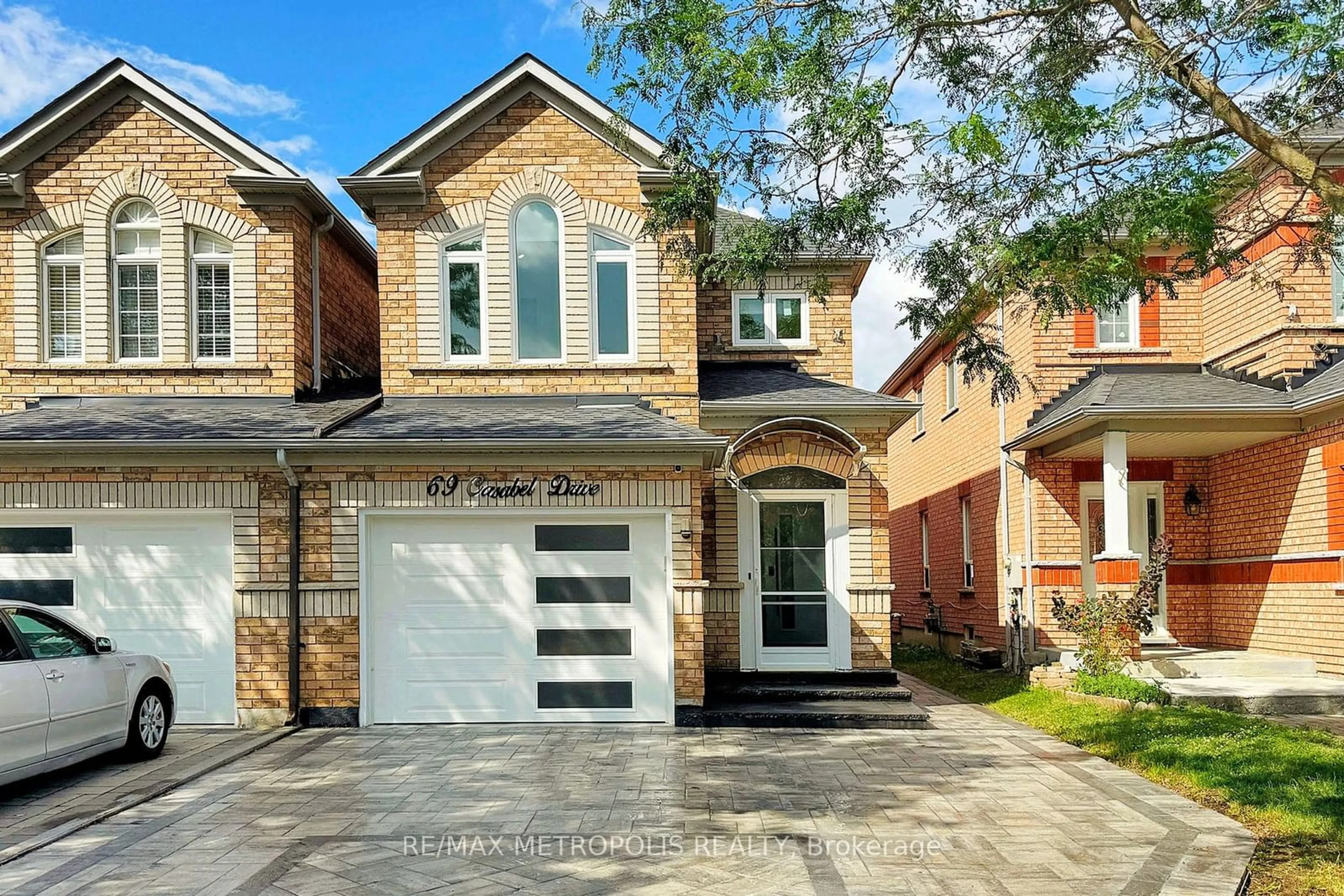 Home with brick exterior material for 69 Casabel Dr, Vaughan Ontario L6A 3L6