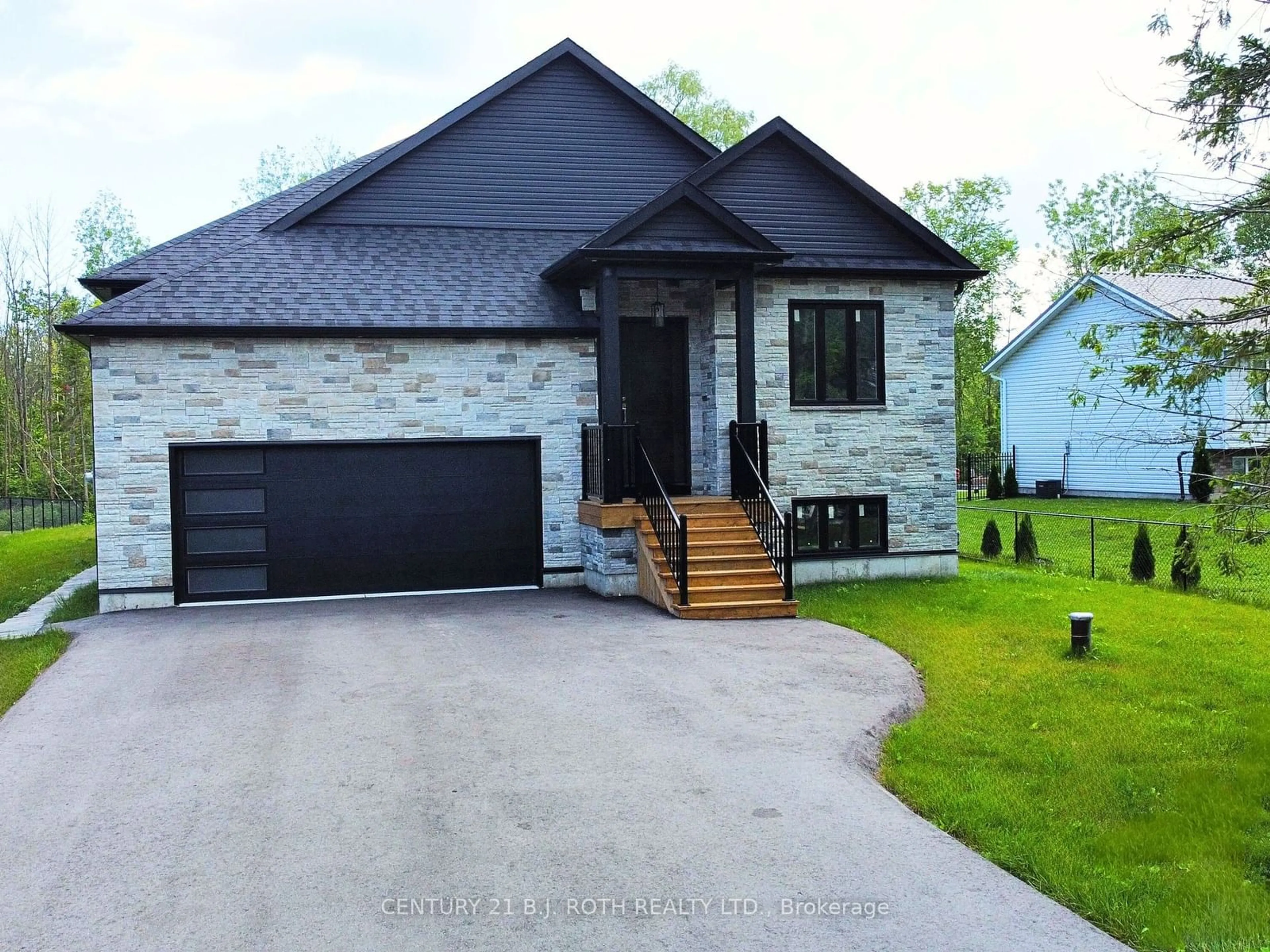 Frontside or backside of a home for 527 Mapleview Dr, Innisfil Ontario L9S 2Z4