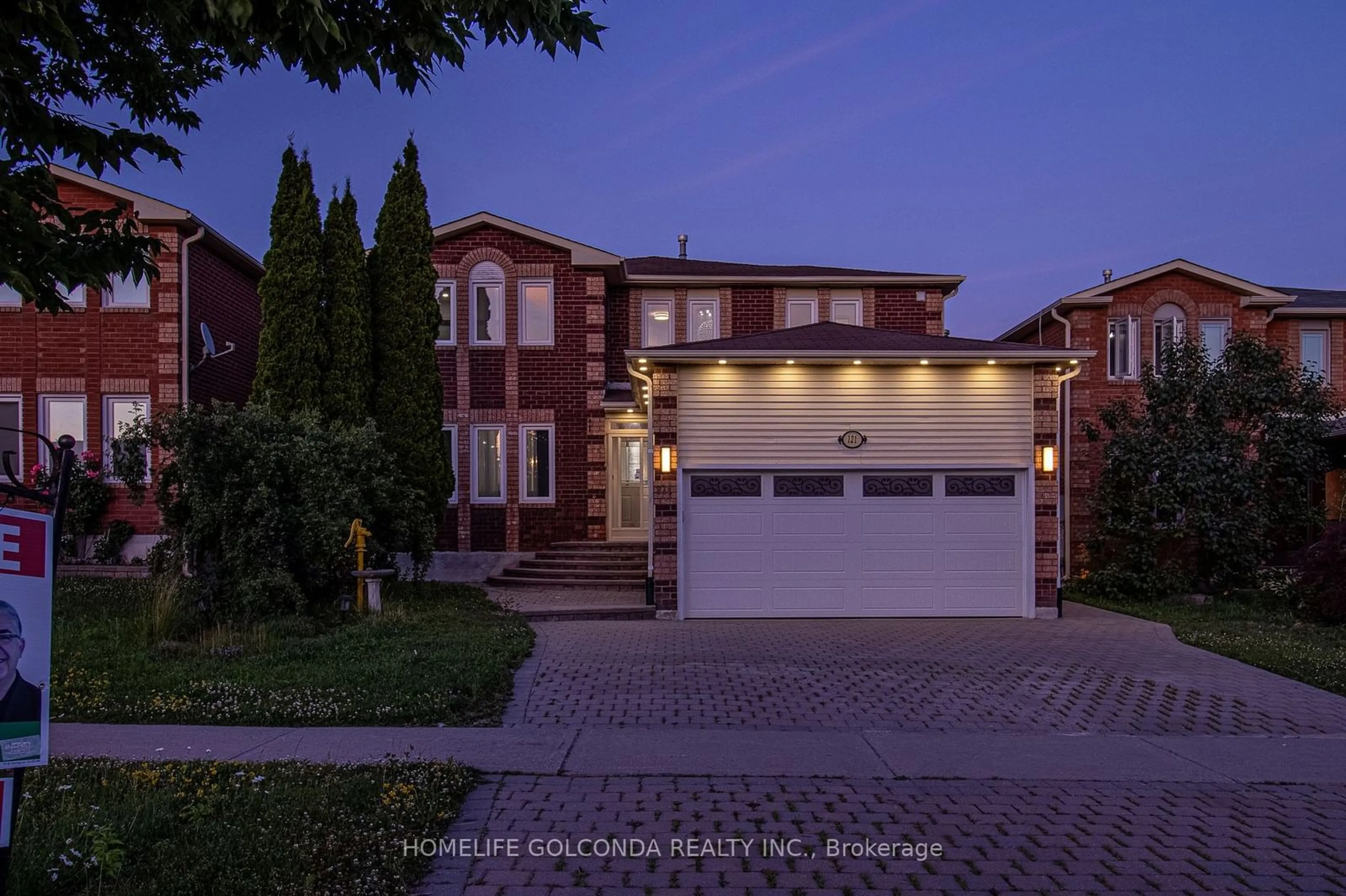 Frontside or backside of a home for 121 Yorkland St, Richmond Hill Ontario L4S 1C4