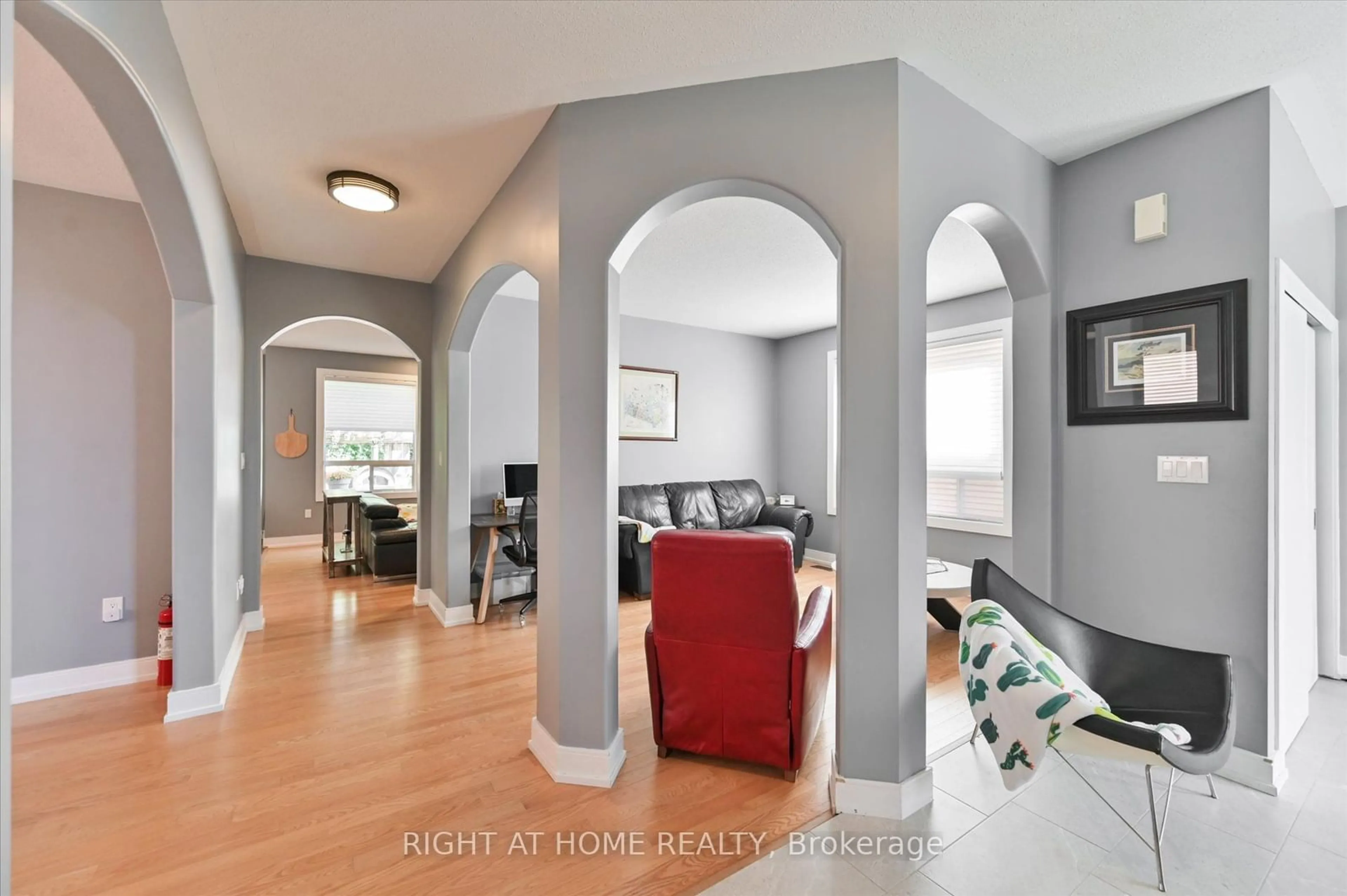 Indoor entryway for 38 Delphinium Ave, Richmond Hill Ontario L4E 4N6