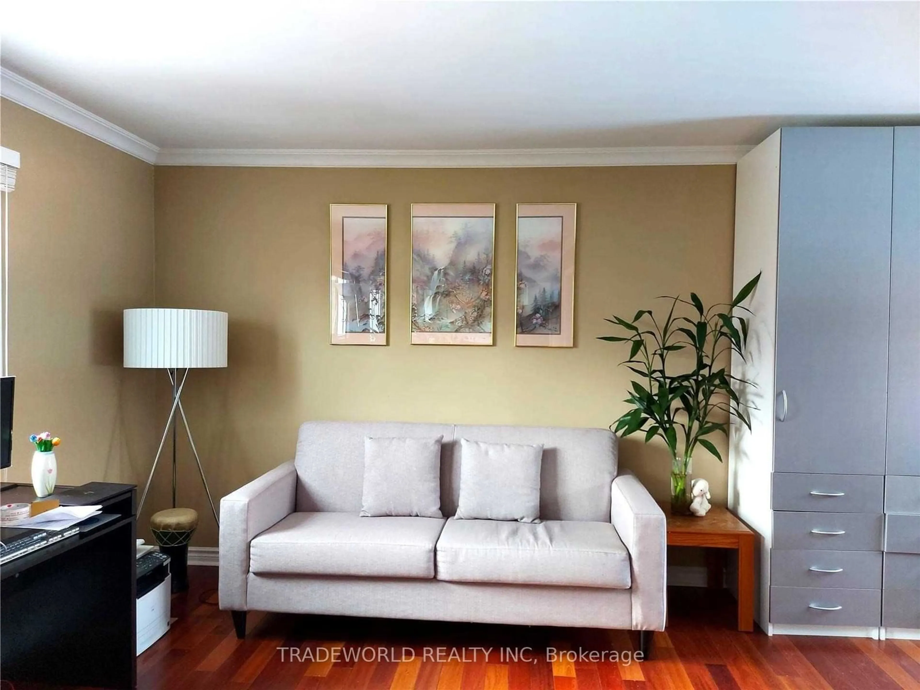 Living room for 880 Leslie Valley Dr, Newmarket Ontario L3Y 7G9