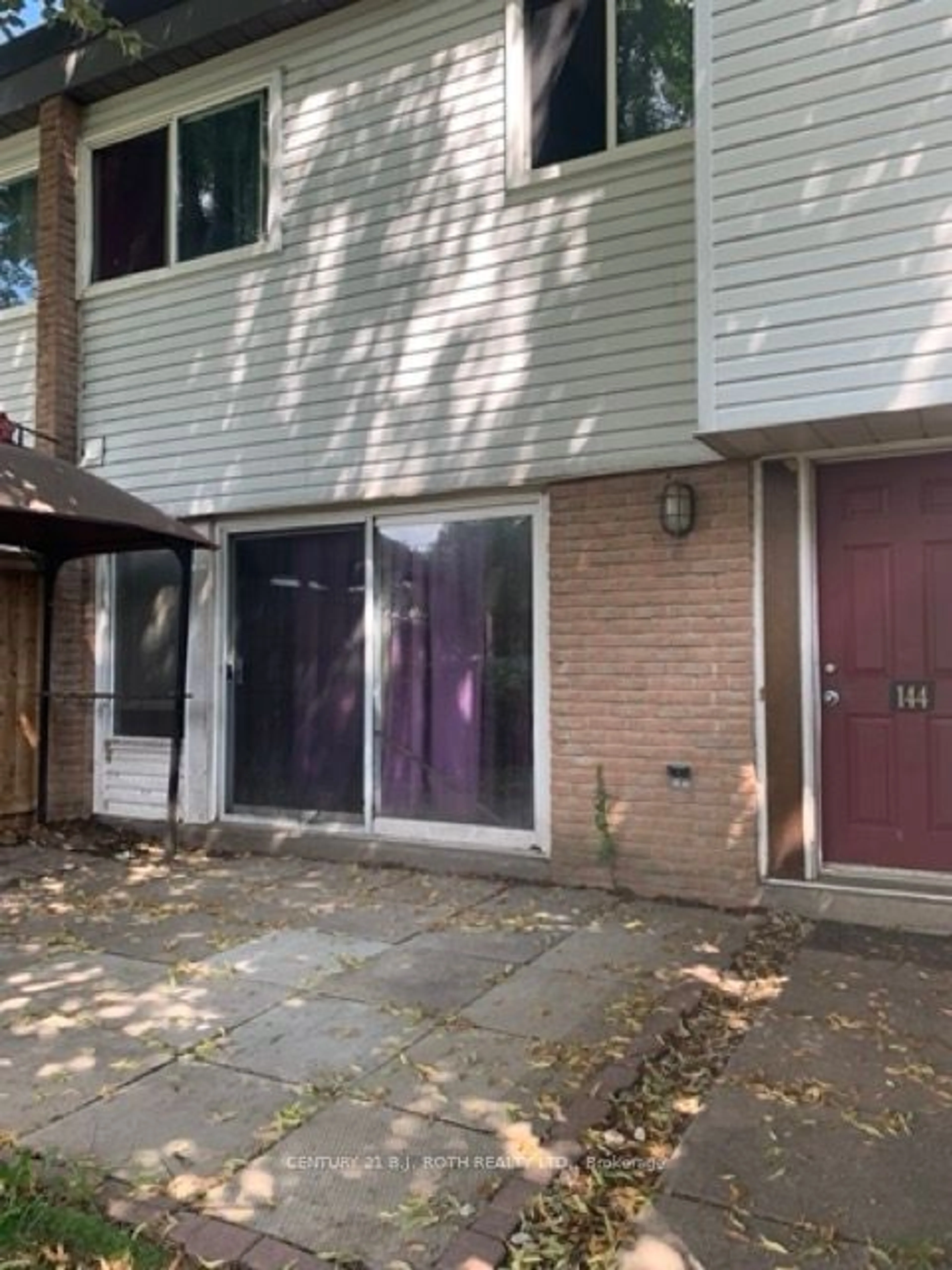 A pic from exterior of the house or condo for 144 Milestone Cres, Aurora Ontario L4G 3M2