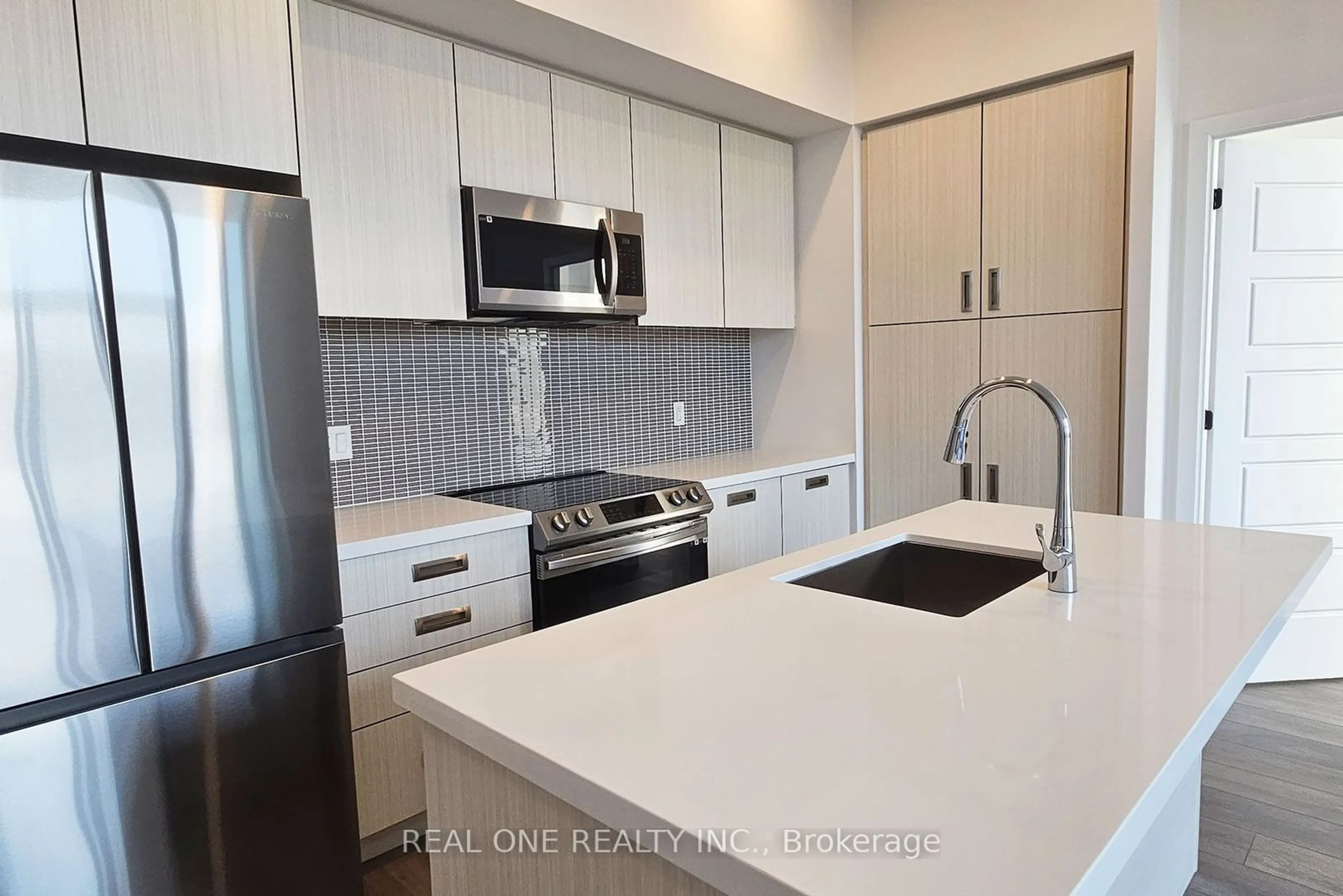 Standard kitchen for 415 Sea Ray Ave #405, Innisfil Ontario L9S 0R5