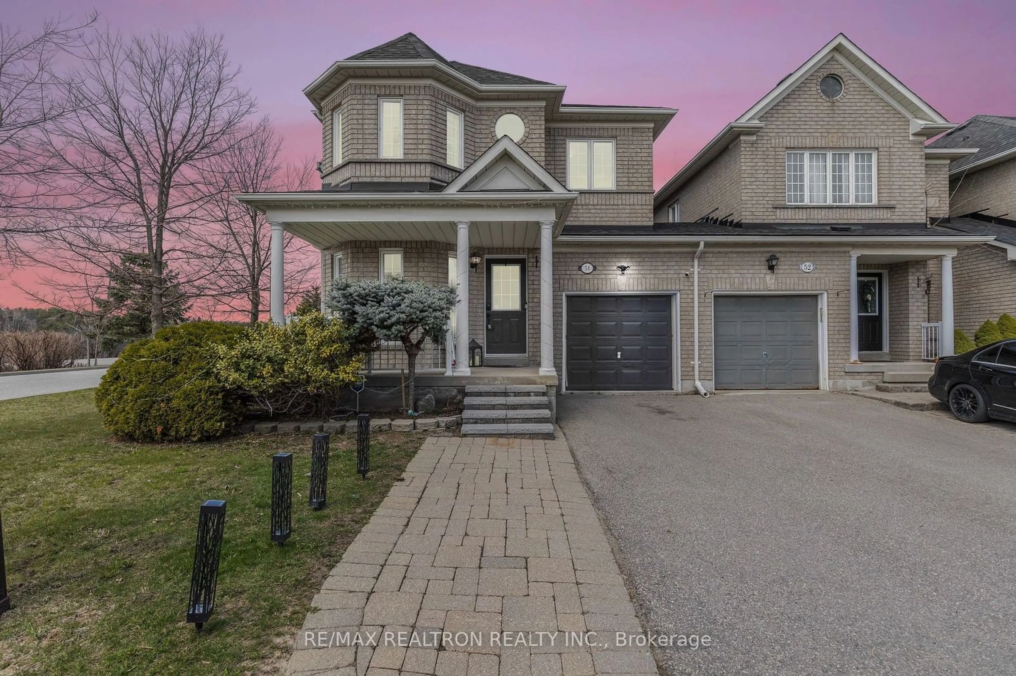 Frontside or backside of a home for 54 Walkview Cres, Richmond Hill Ontario L4E 4H6