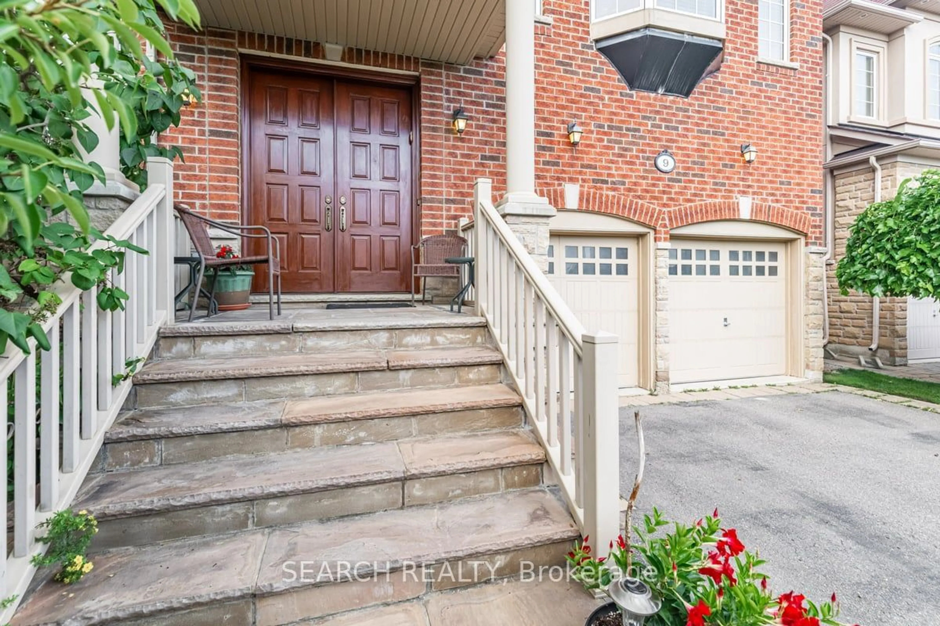 Indoor entryway for 9 Little Hannah Lane, Vaughan Ontario L6A 0E3
