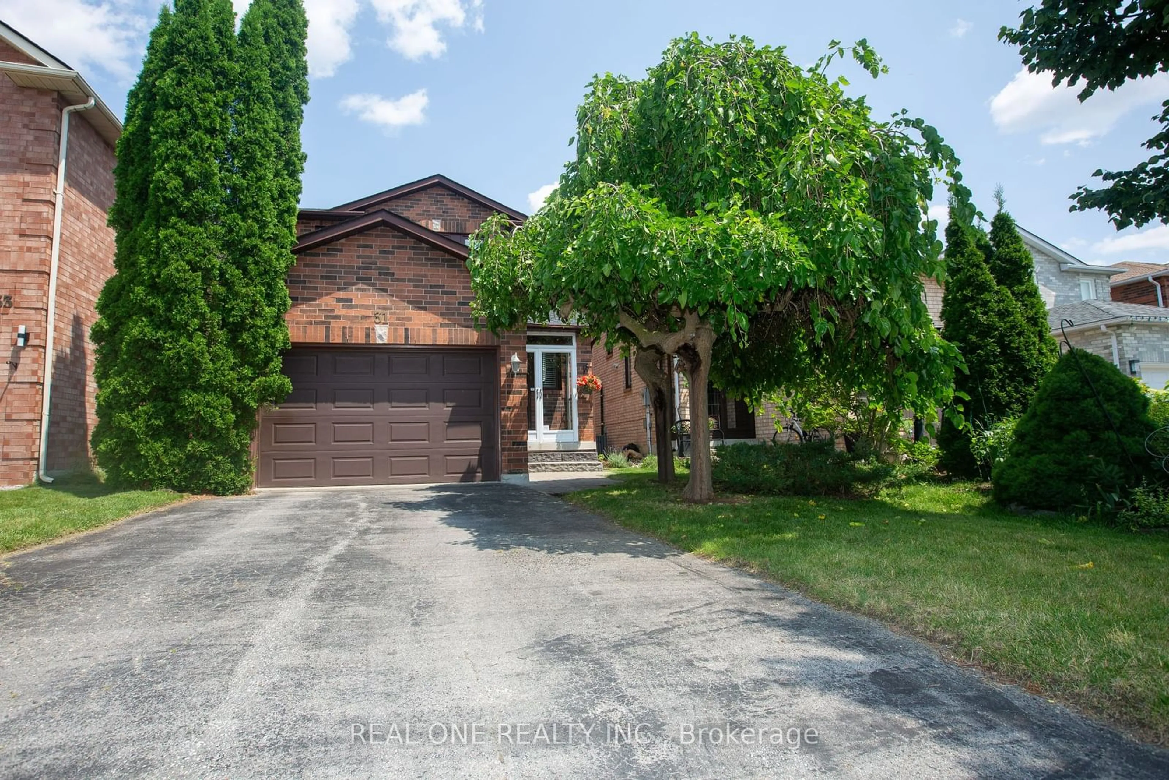 Frontside or backside of a home for 31 Cougar Crt, Richmond Hill Ontario L4S 1H7