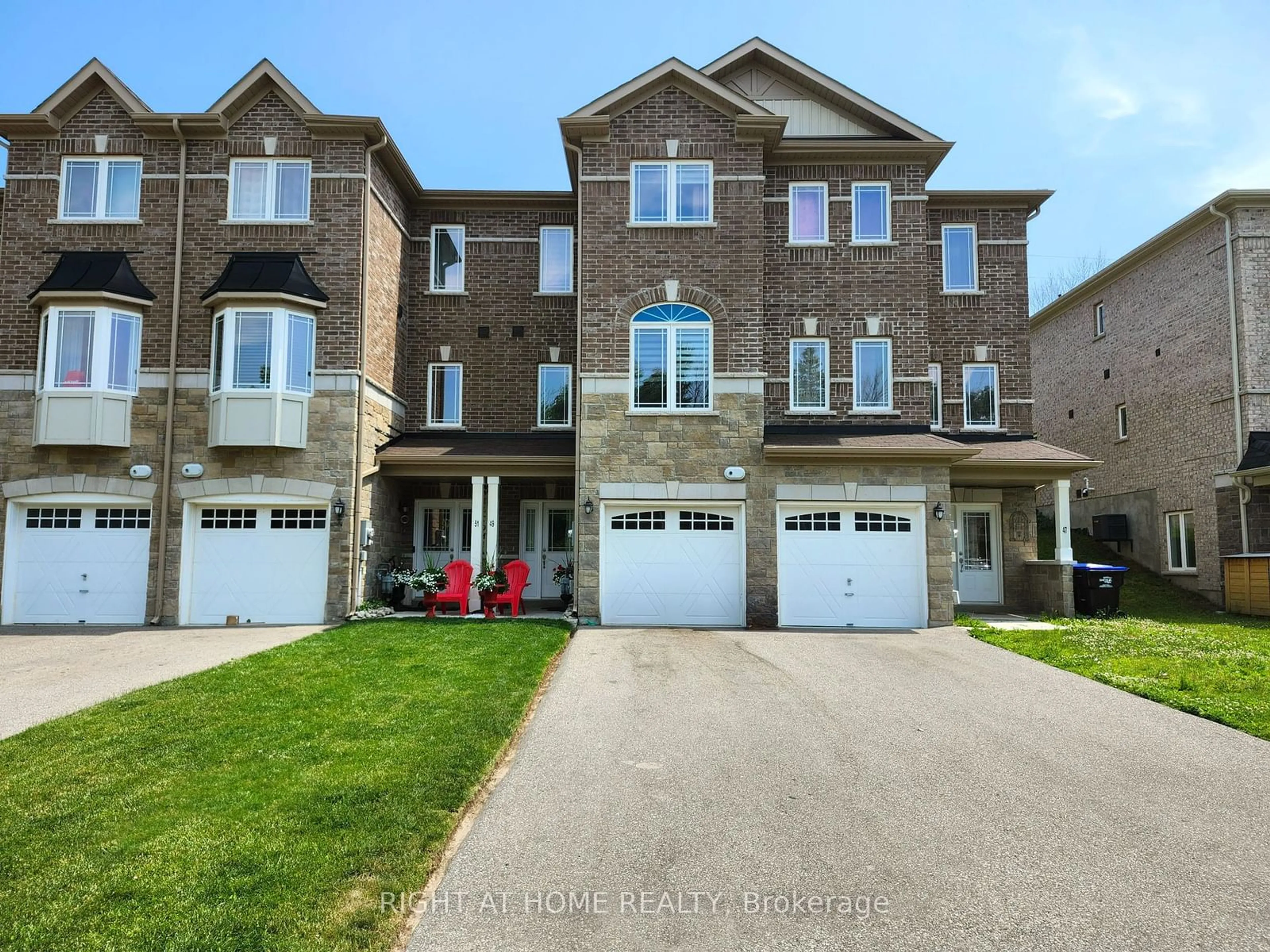 A pic from exterior of the house or condo for 49 Milson Cres, Essa Ontario L3W 0C9