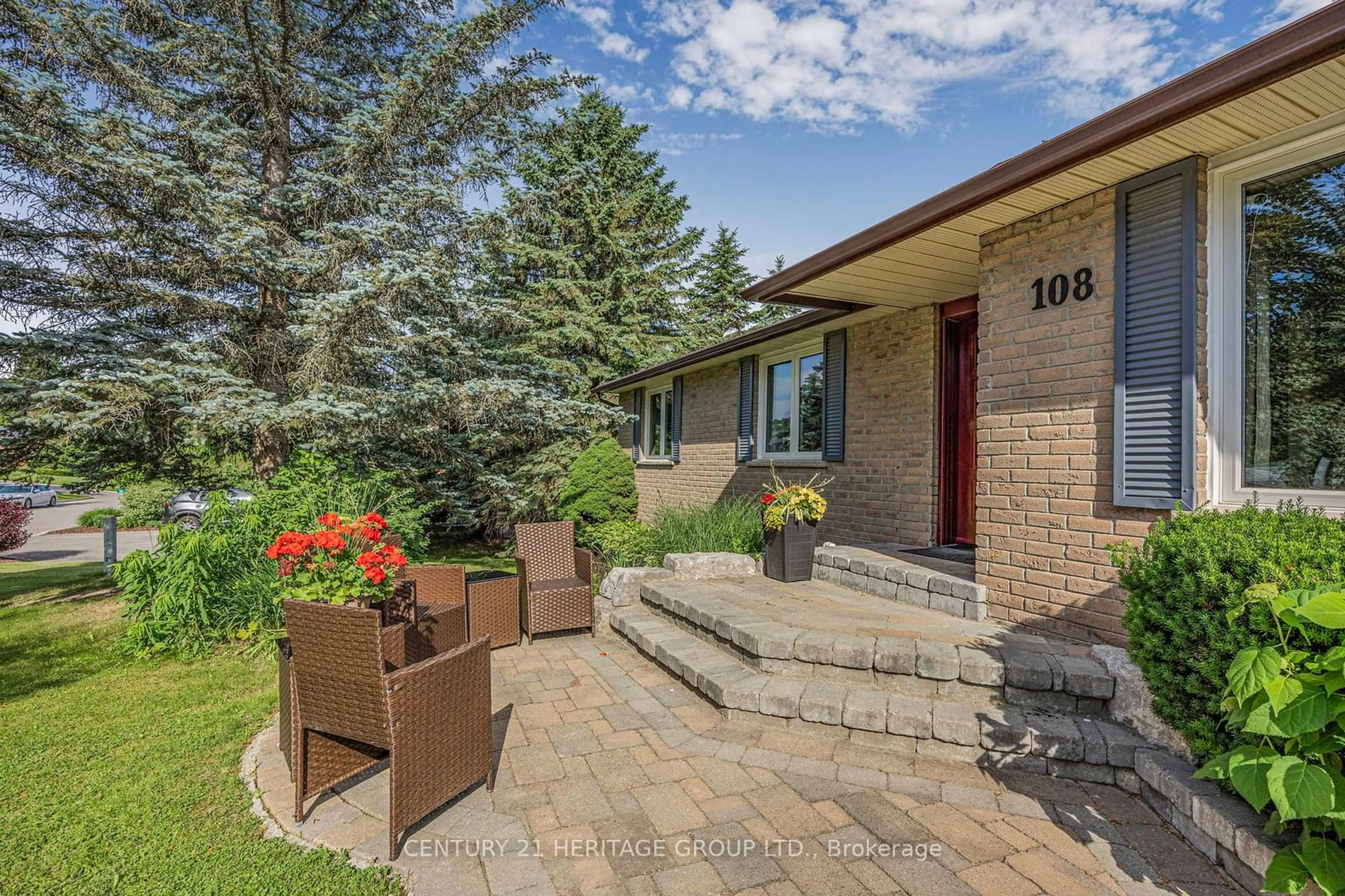 Patio for 108 Cook Dr, King Ontario L7B 0E5