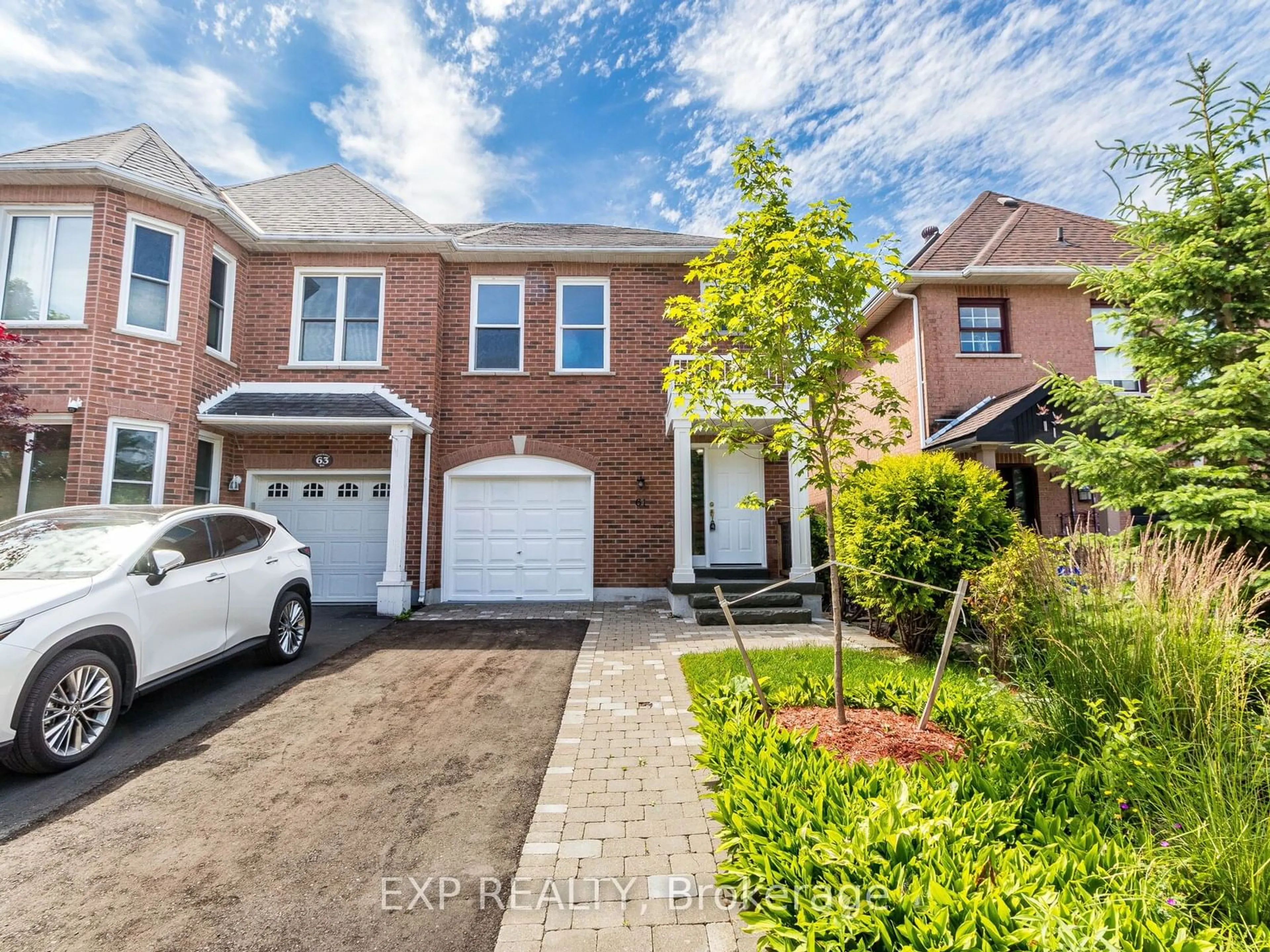 Home with brick exterior material for 61 Amberhill Way, Aurora Ontario L4G 7E2