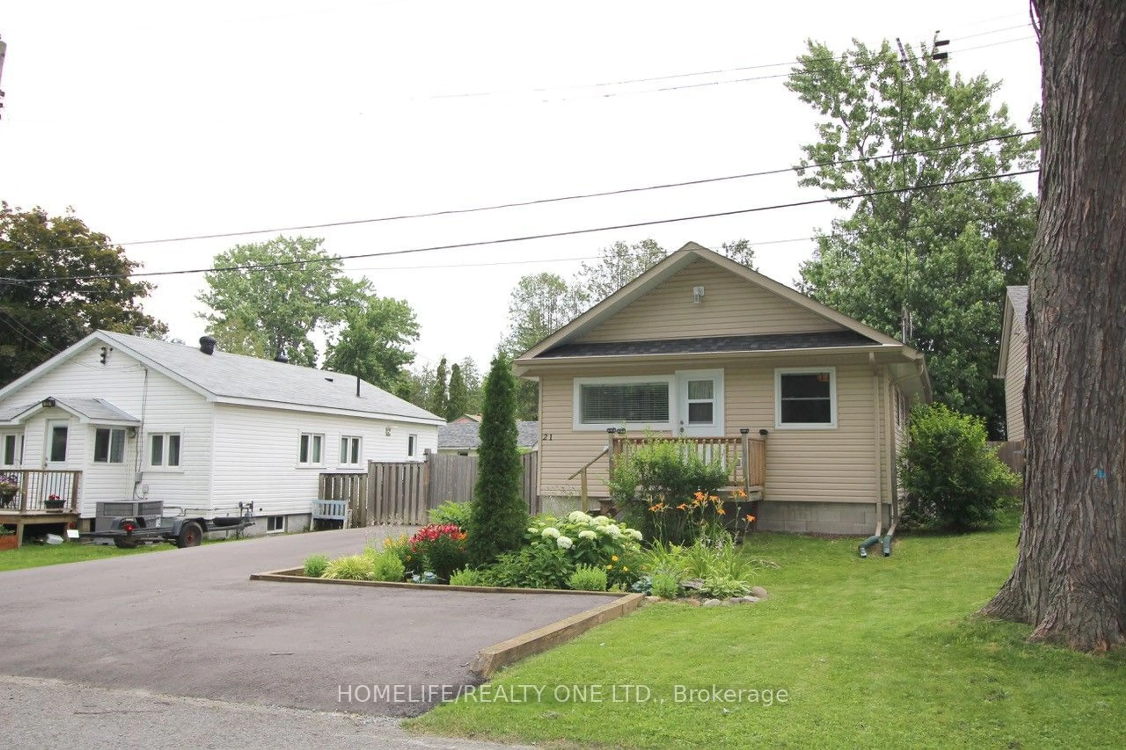 Frontside or backside of a home for 21 Albert St, Georgina Ontario L0E 1L0