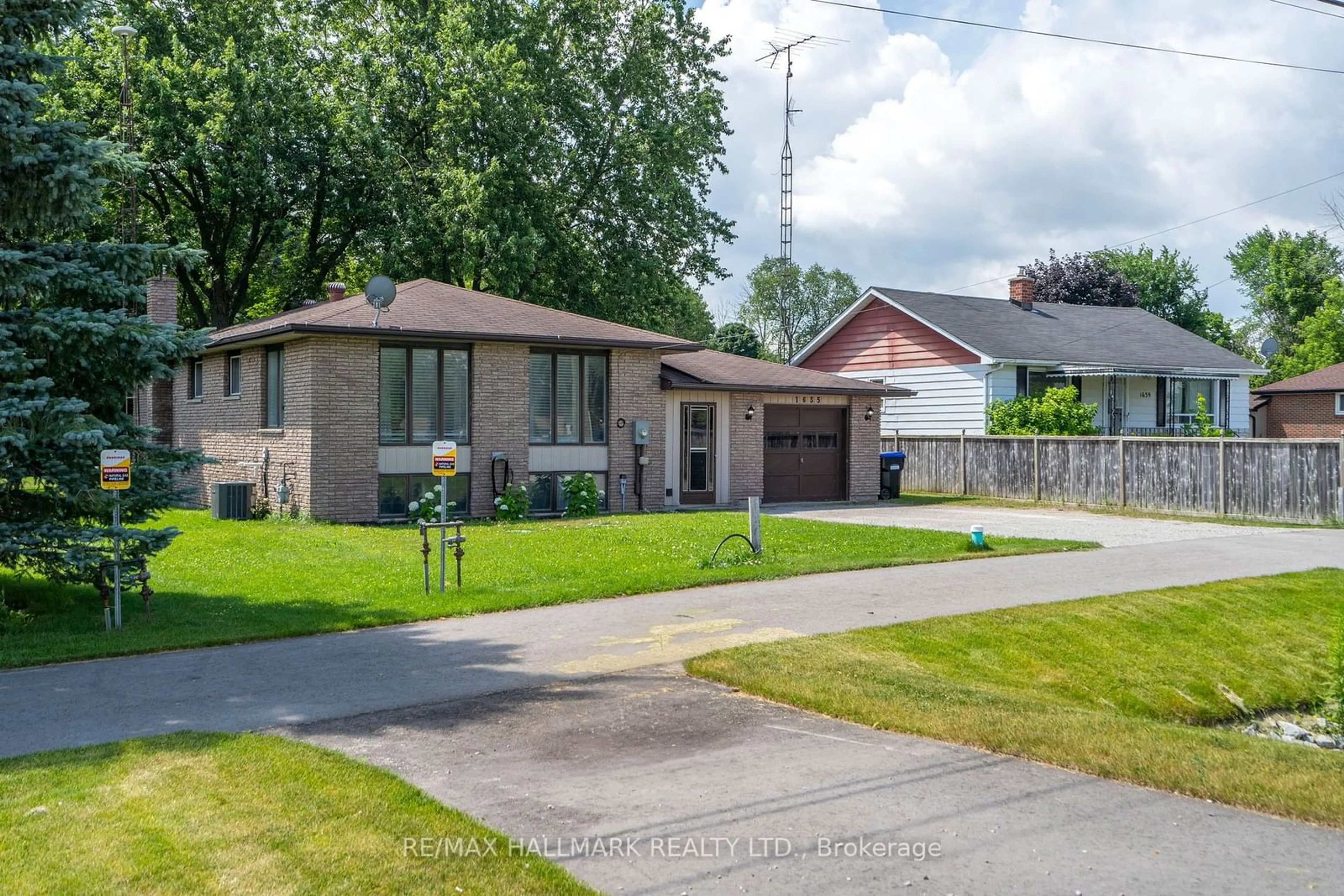 Frontside or backside of a home for 1635 Innisfil Beach Rd, Innisfil Ontario L9S 4B3