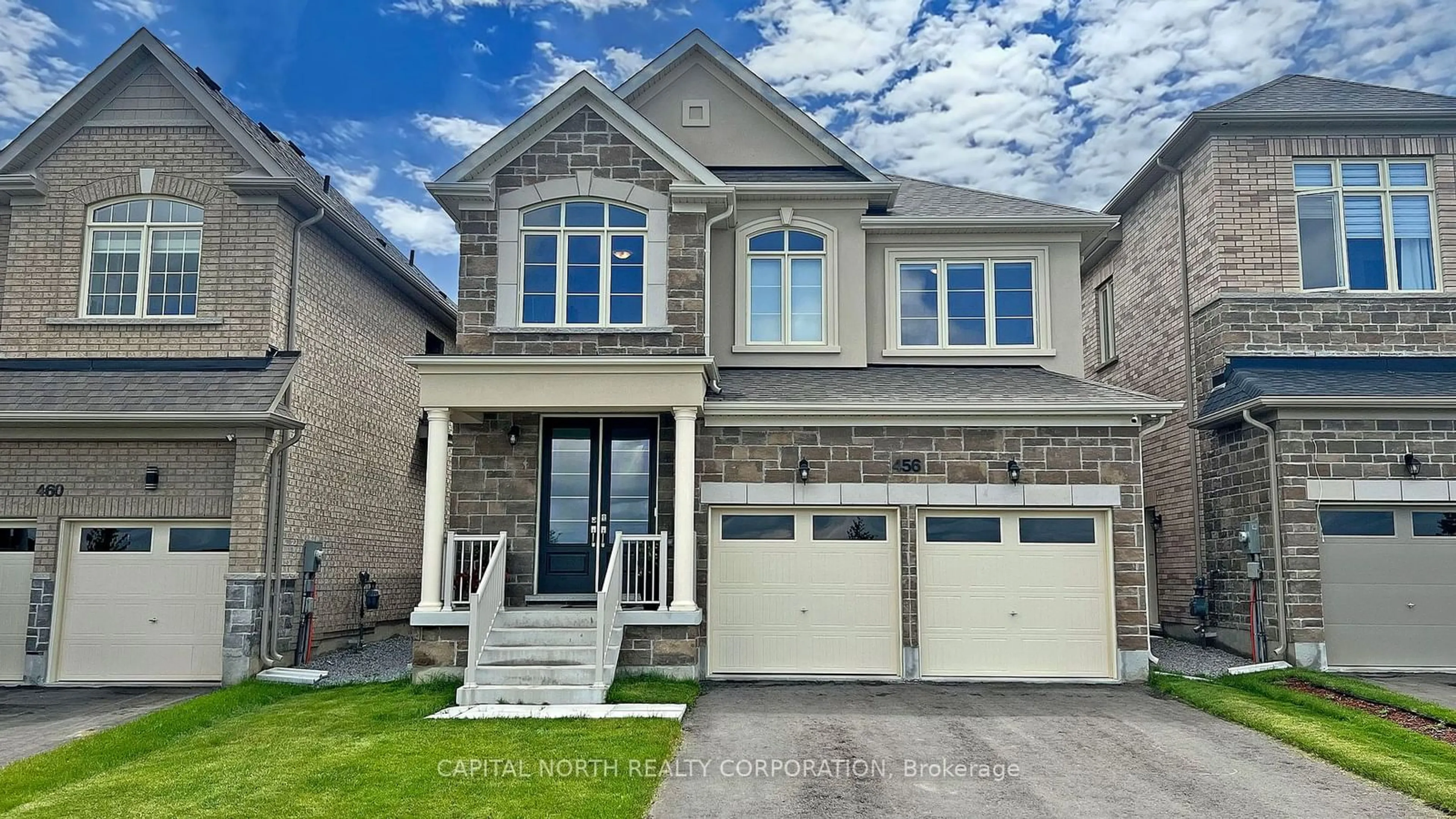 Frontside or backside of a home for 456 Seaview Hts, East Gwillimbury Ontario L9N 0Y3