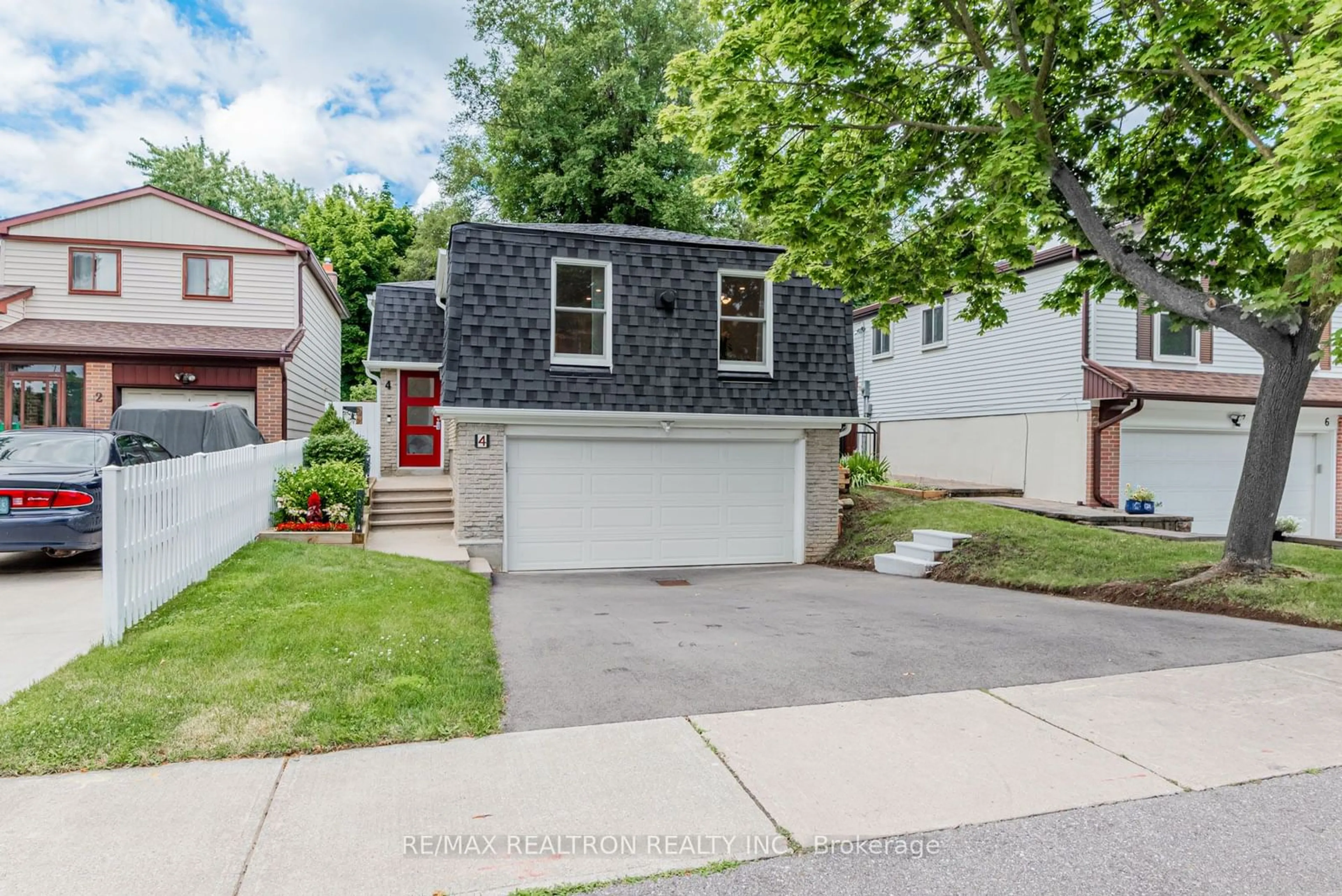 Frontside or backside of a home for 4 Plaisance Rd, Richmond Hill Ontario L4C 5B5