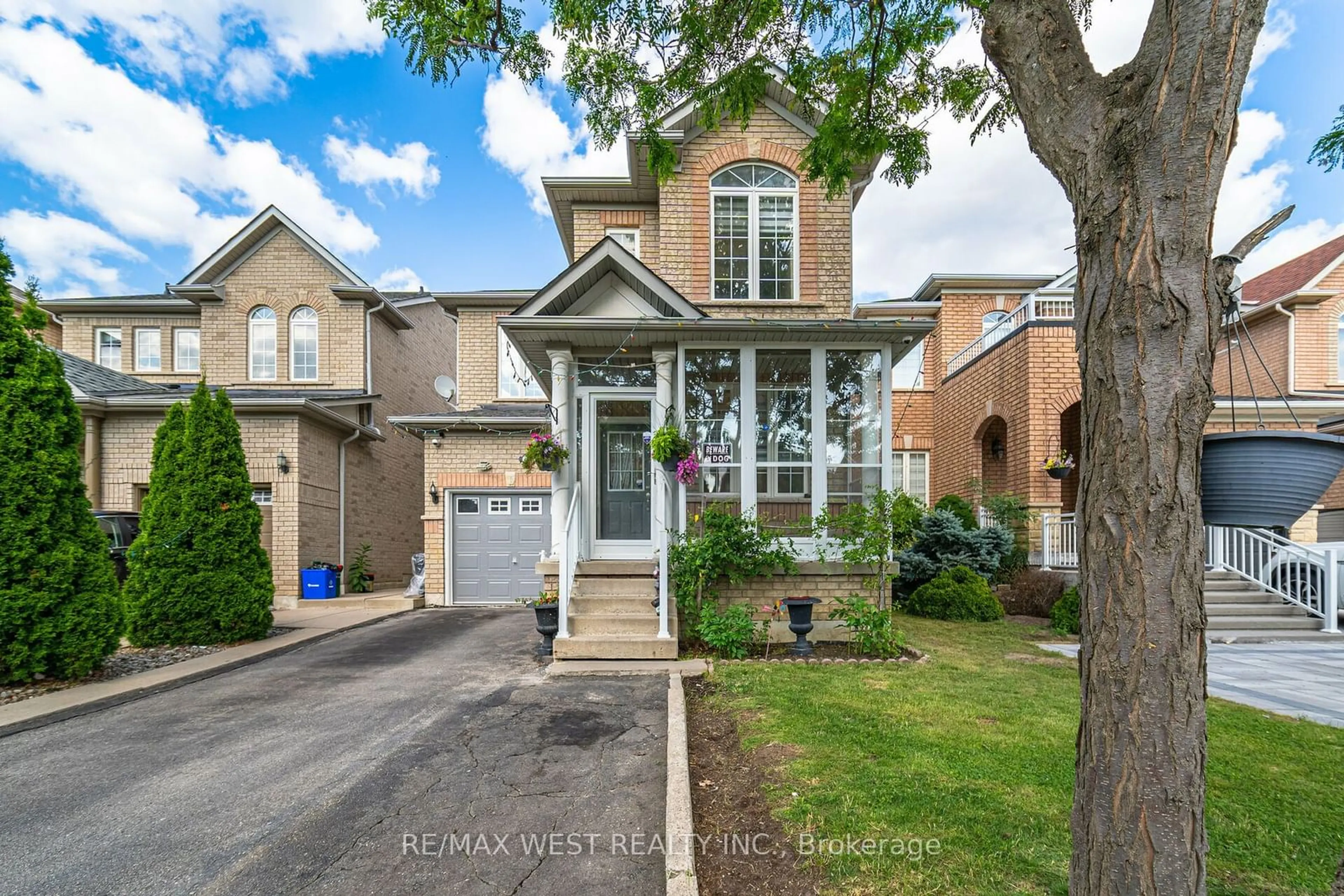 Frontside or backside of a home for 58 Bullrush Dr, Vaughan Ontario L4H 2V8