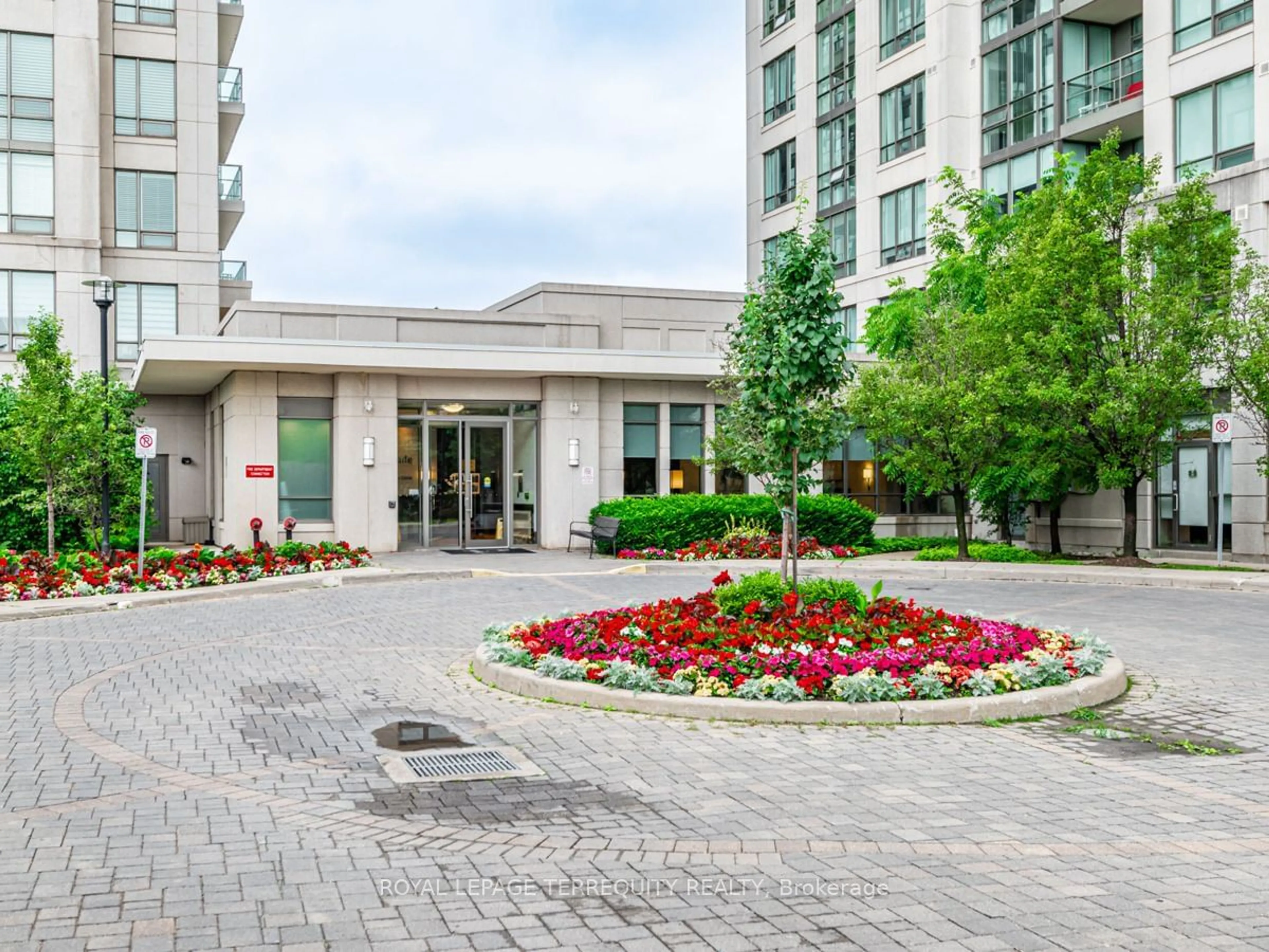 A pic from exterior of the house or condo for 88 Promenade Circ #1604, Vaughan Ontario L4J 9A4