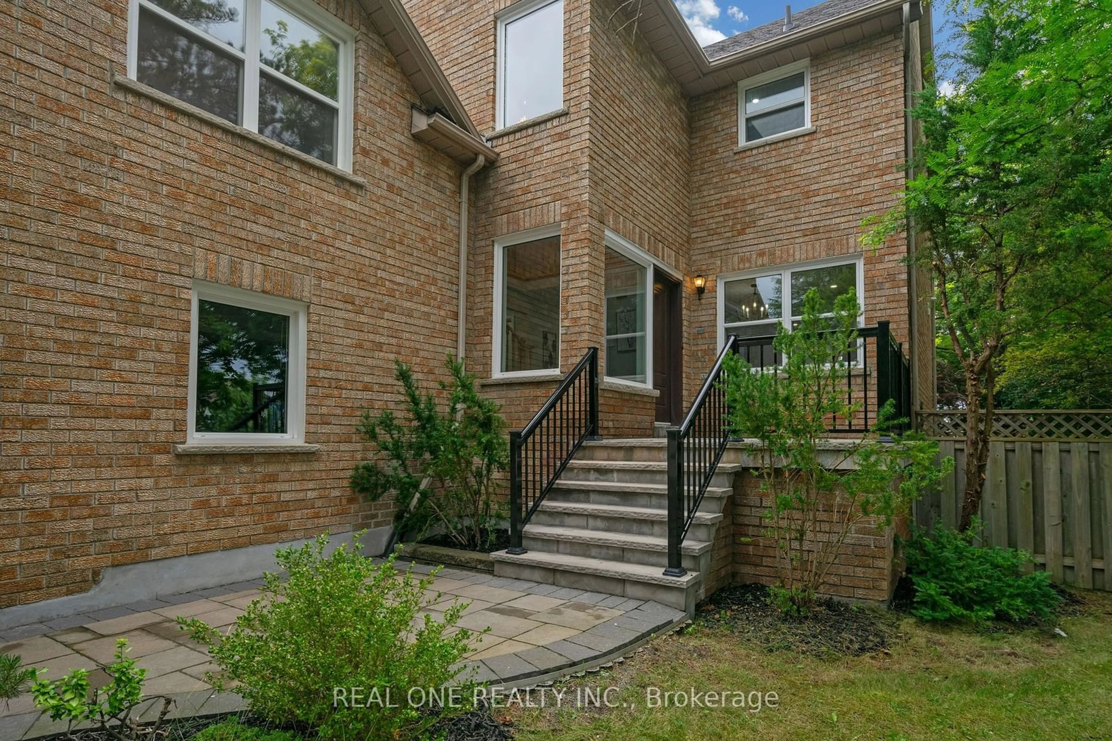 A pic from exterior of the house or condo for 195 Delayne Dr, Aurora Ontario L4G 5B8