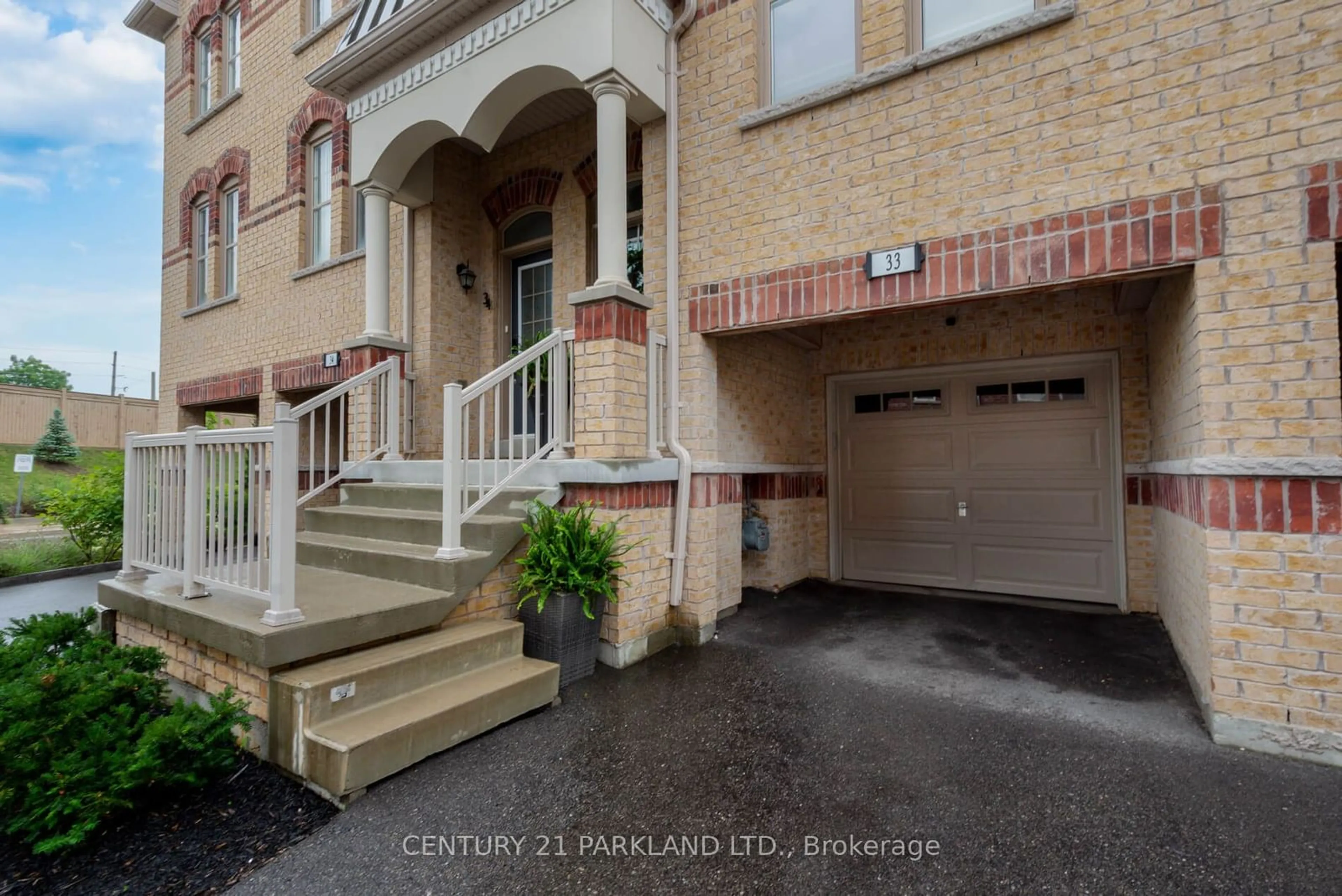 A pic from exterior of the house or condo for 10 Porter Ave #33, Vaughan Ontario L4L 0H1