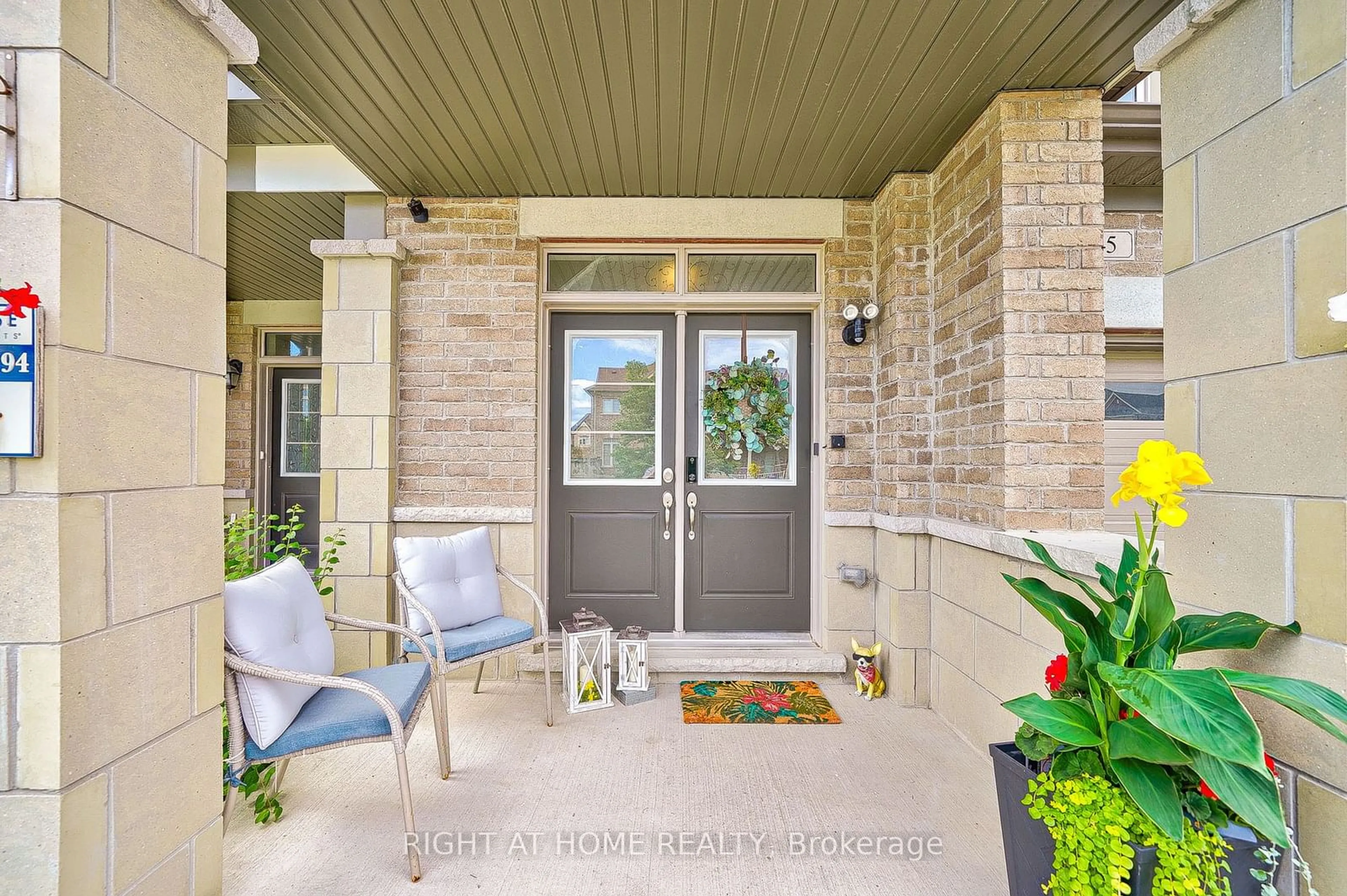 Indoor entryway for 45 Gower Dr, Aurora Ontario L4G 0V9