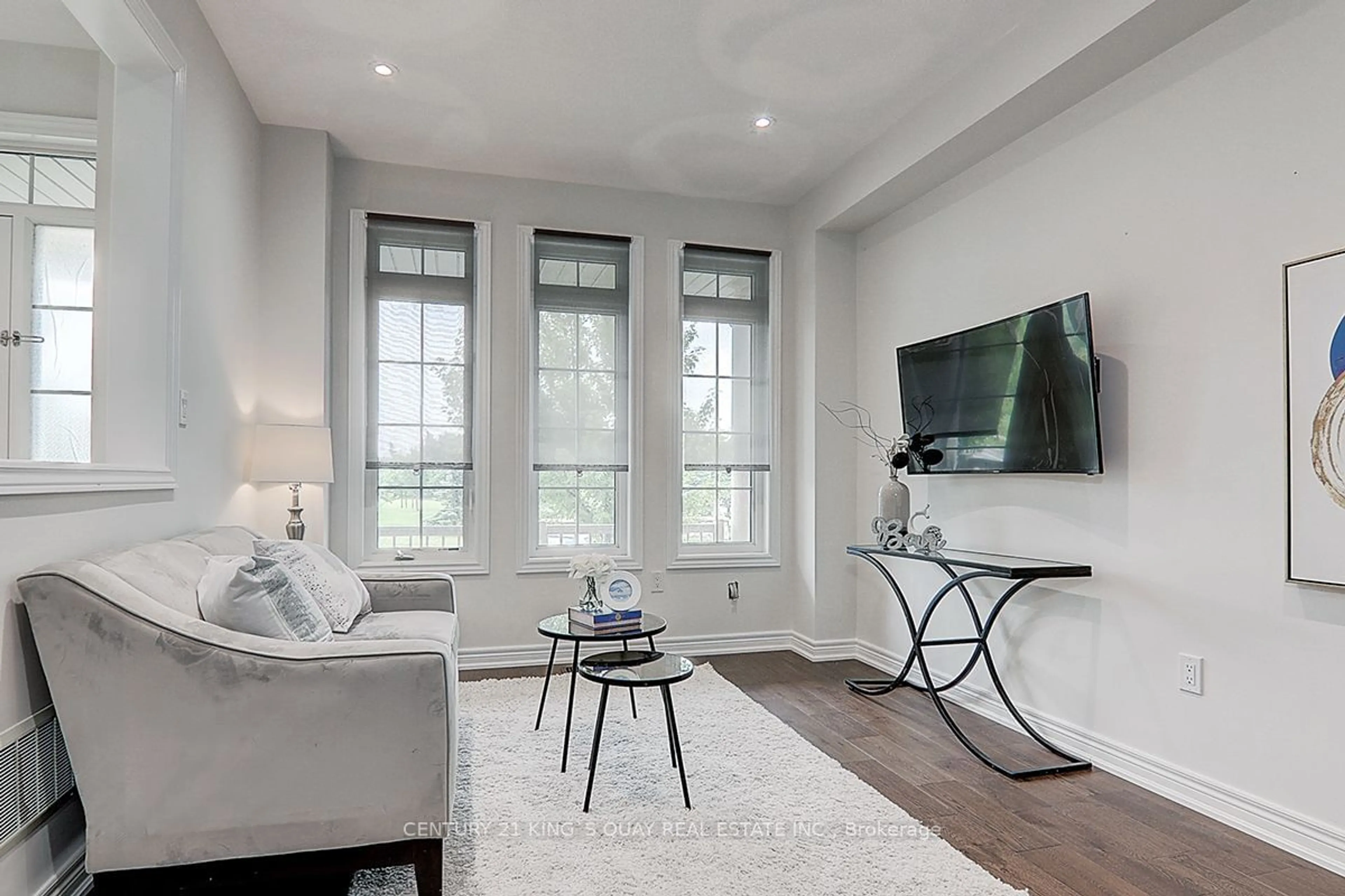 Living room for 852 Castlemore Ave, Markham Ontario L6E 1P2