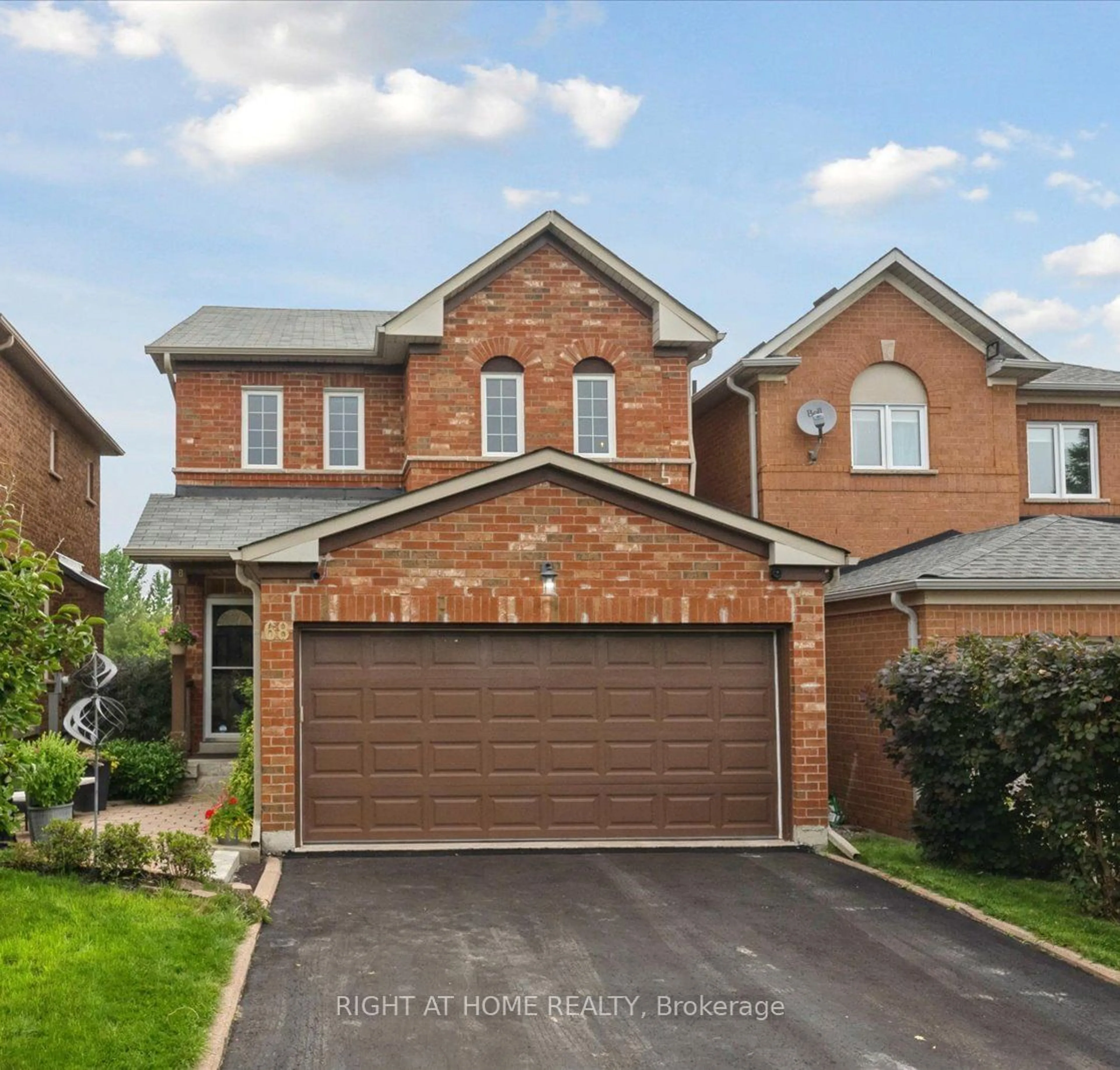 Home with brick exterior material for 68 Downey Circ, Aurora Ontario L4G 7E8