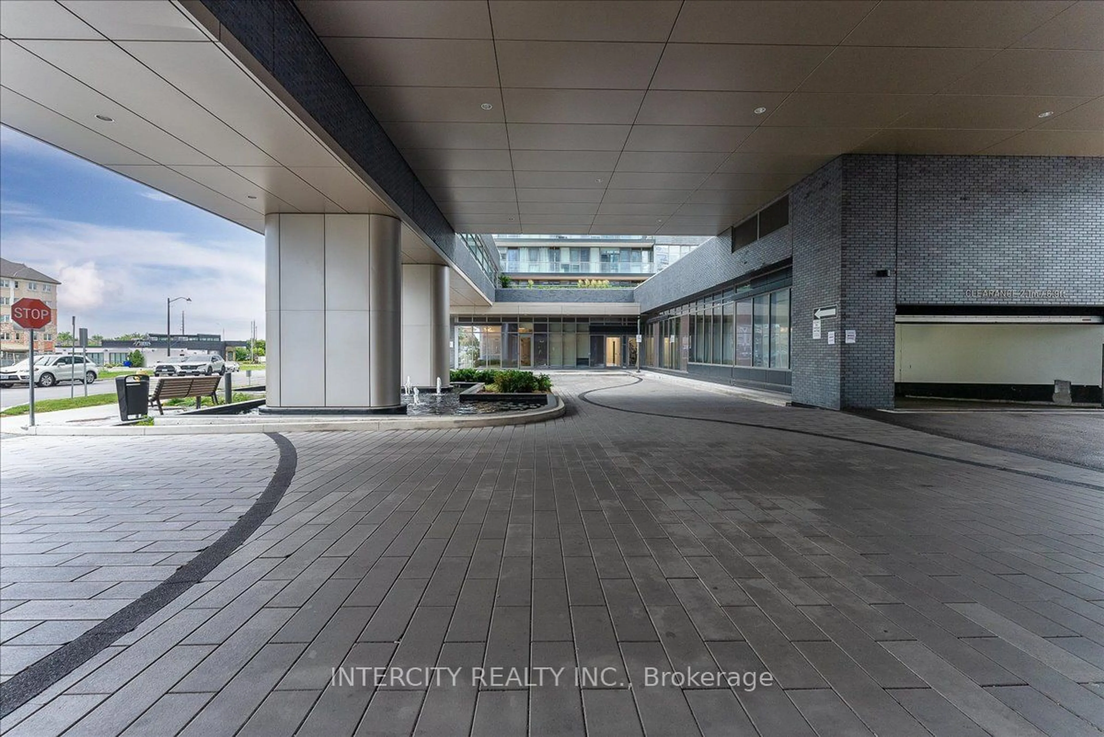 Indoor lobby for 20 Gatineau Dr #803, Vaughan Ontario L4J 0A3