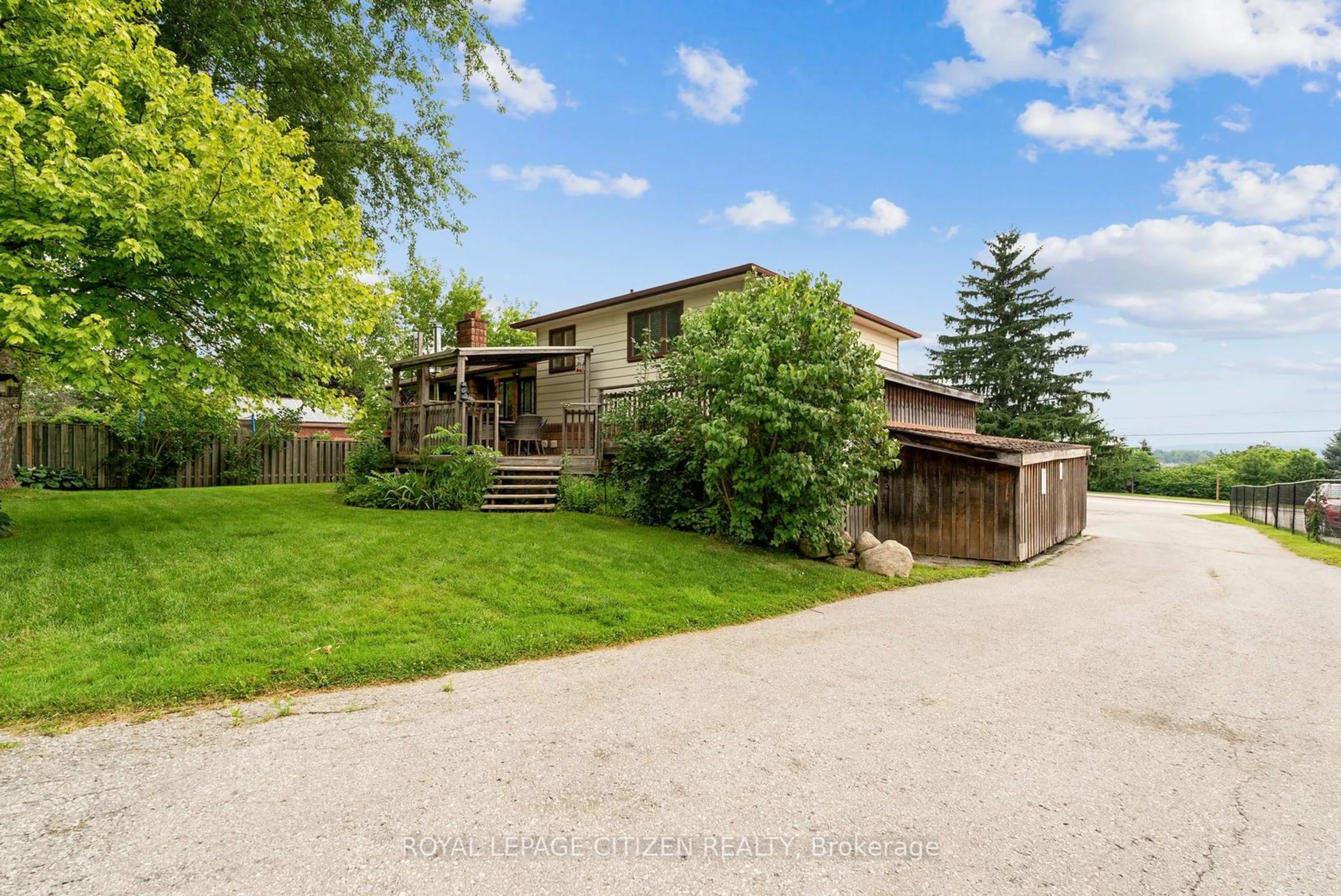 Frontside or backside of a home for 722 The Queensway, Georgina Ontario L4P 4C9