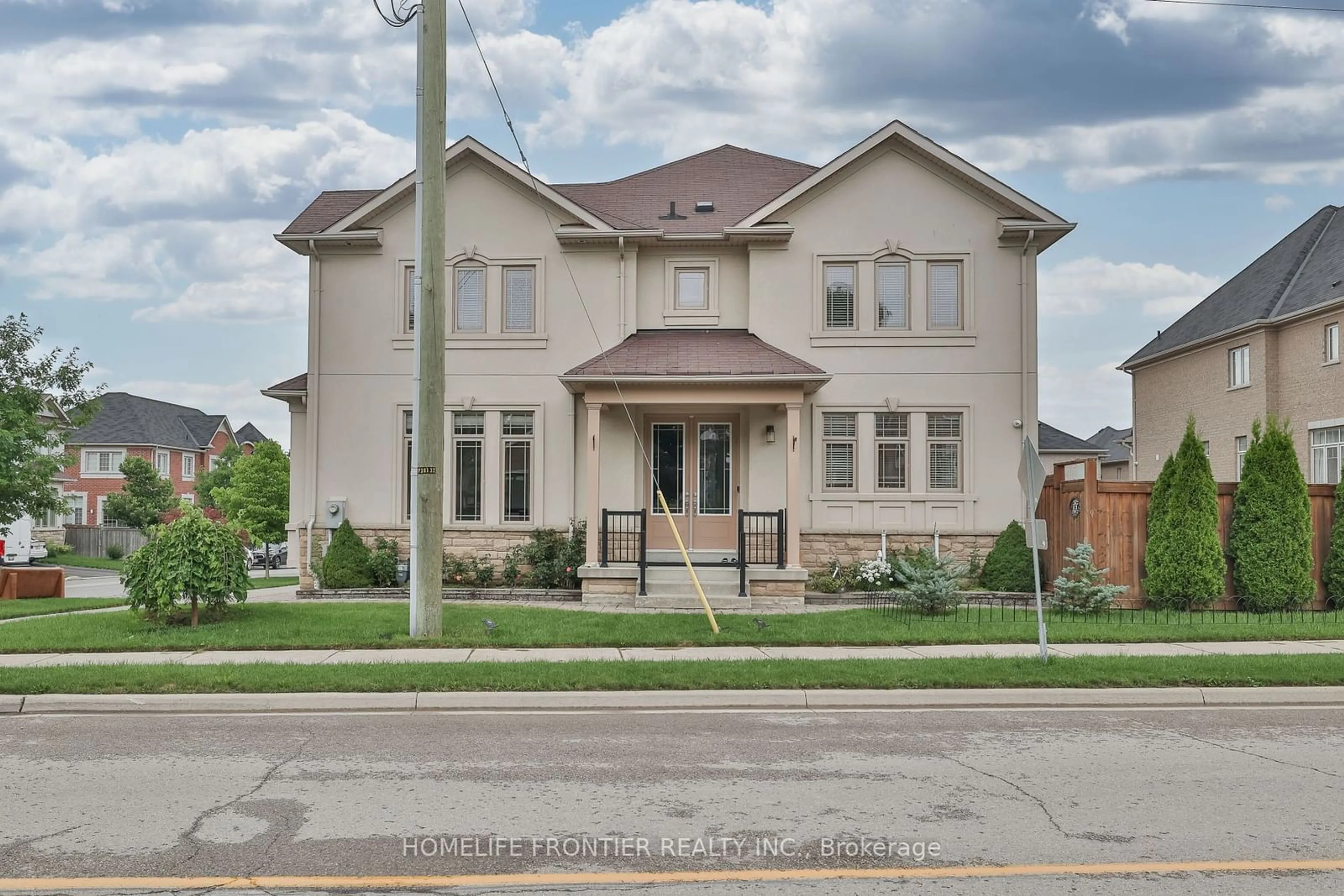 Frontside or backside of a home for 3 Pavarotti St, Richmond Hill Ontario L4E 0R5