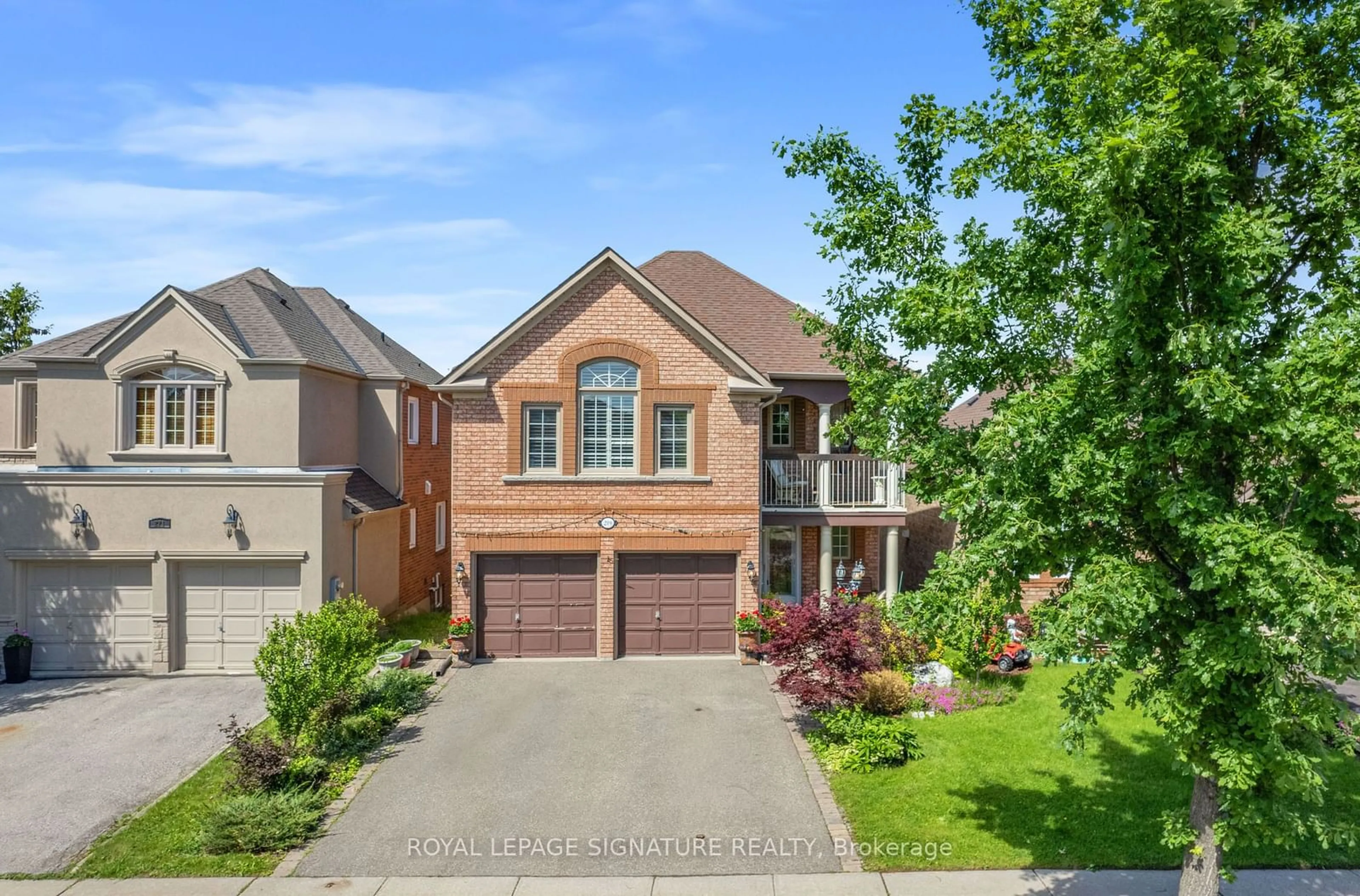 Frontside or backside of a home for 219 Matthew Dr, Vaughan Ontario L4L 9B1